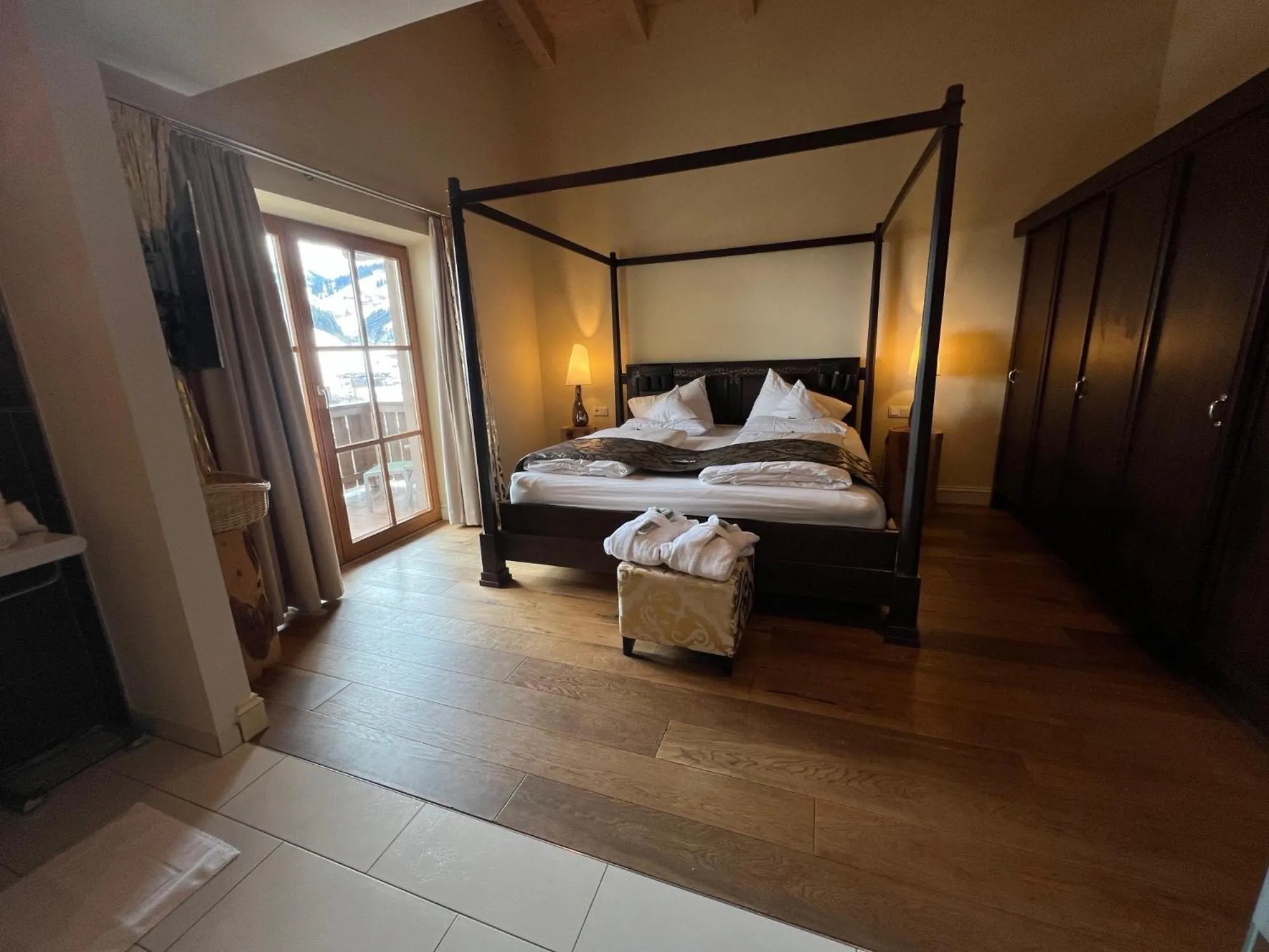 Bedroom, Bed in Hotel Alpine Palace