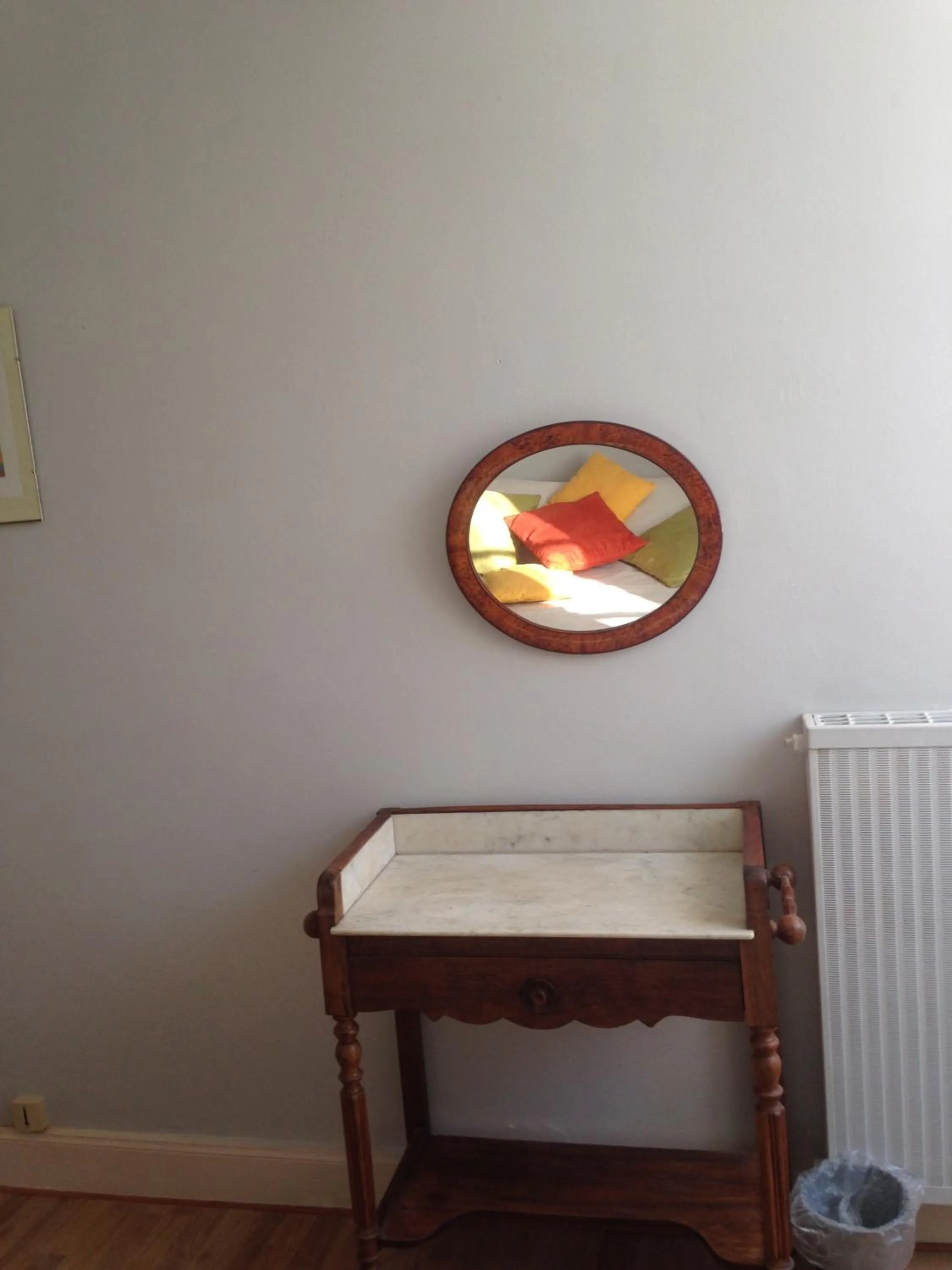 Decorative detail in l'Arche des Chapeliers