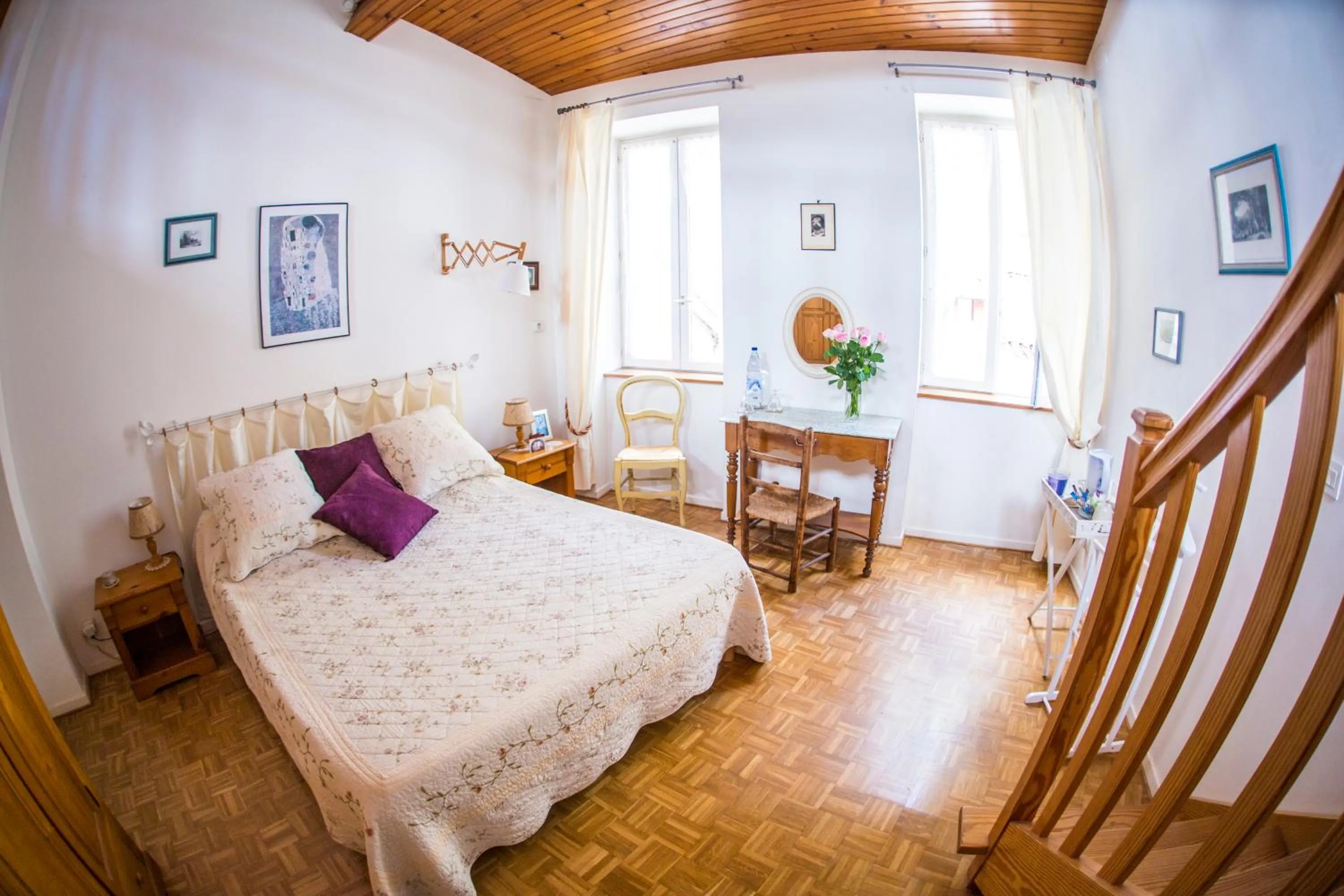 Landmark view, Bed in l'Arche des Chapeliers
