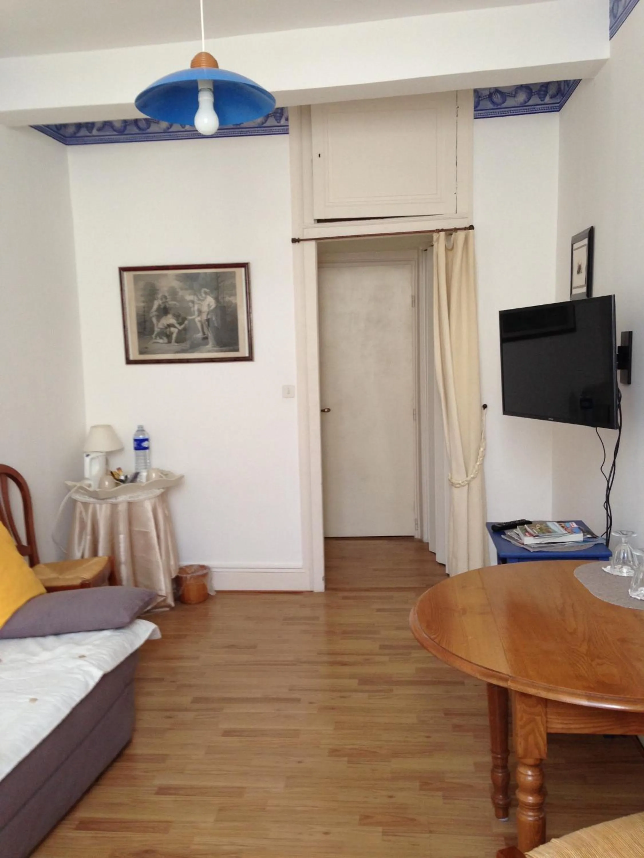 Seating area, Bed in l'Arche des Chapeliers