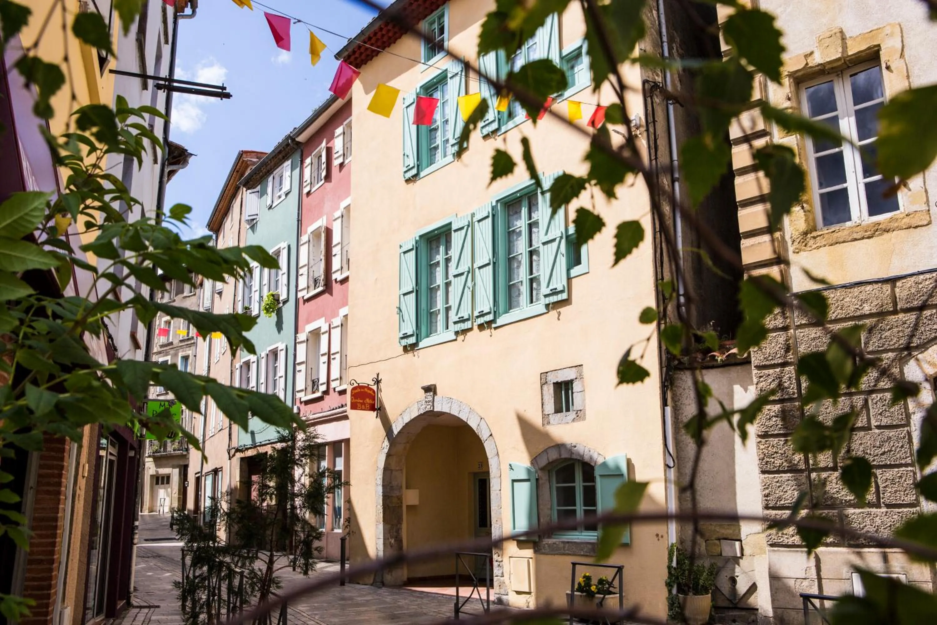 Facade/entrance in l'Arche des Chapeliers