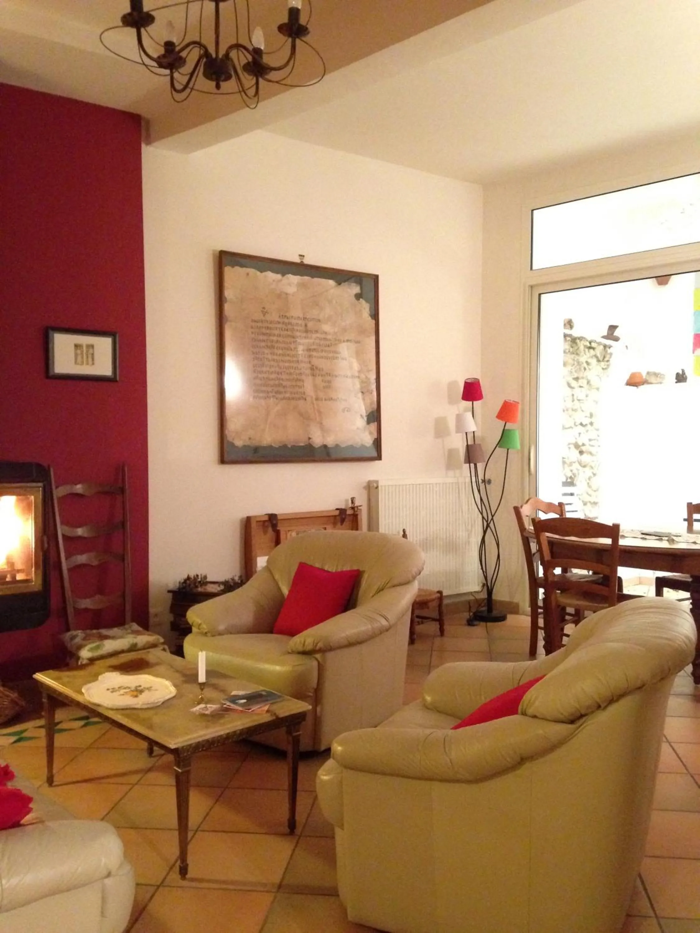 Communal lounge/ TV room in l'Arche des Chapeliers