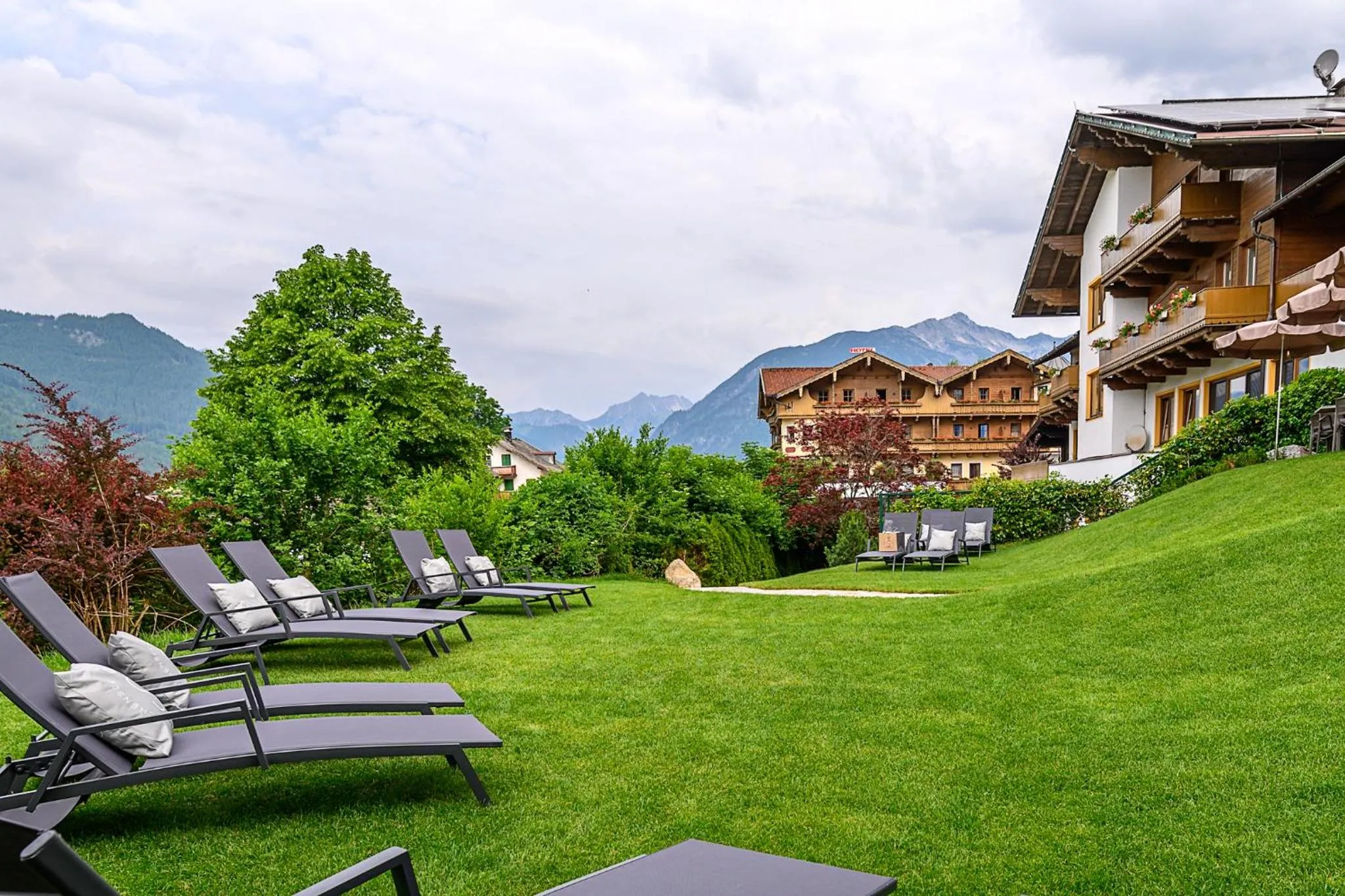 Garden in Garni Das SONNALP