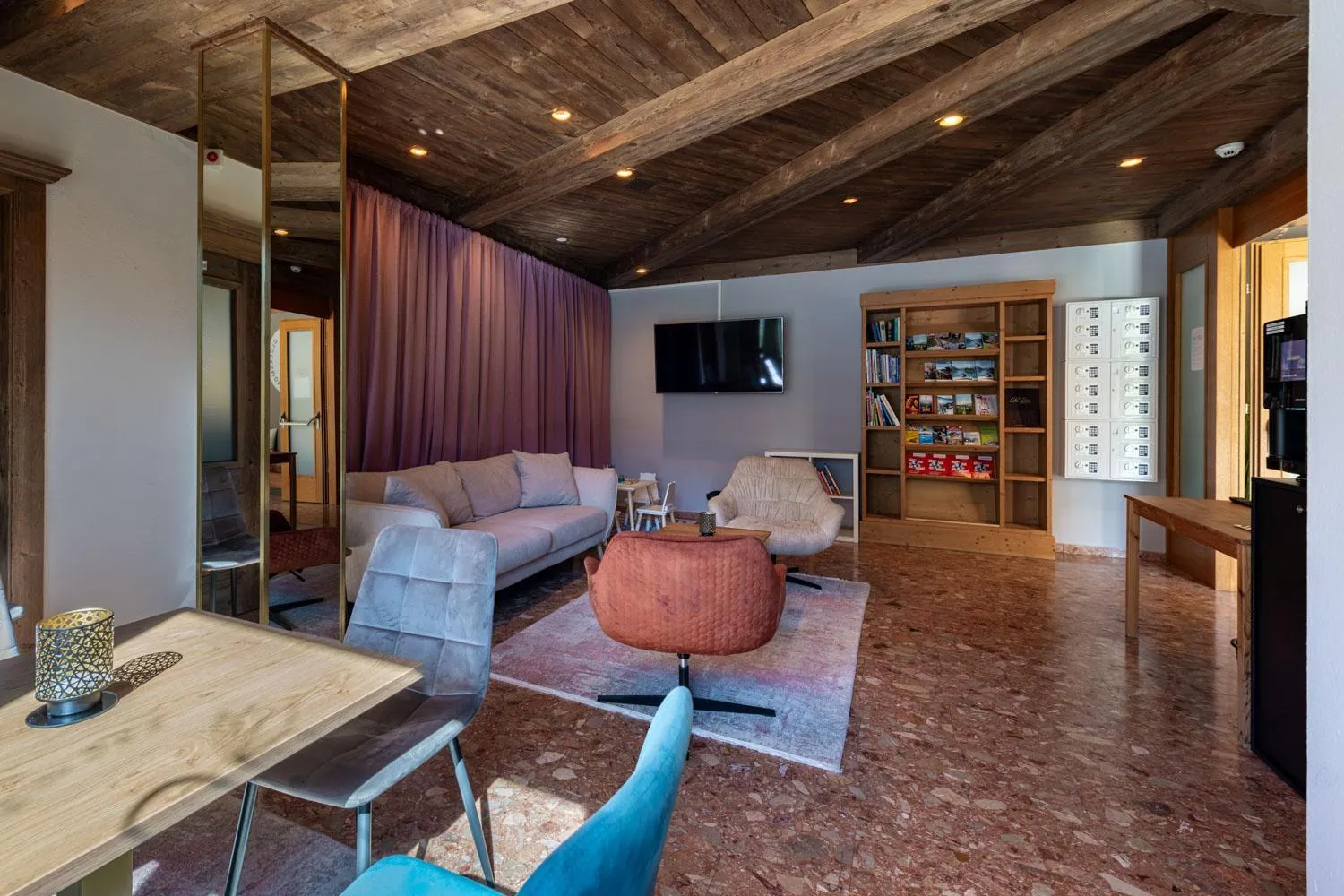 Communal lounge/ TV room in Garni Das SONNALP
