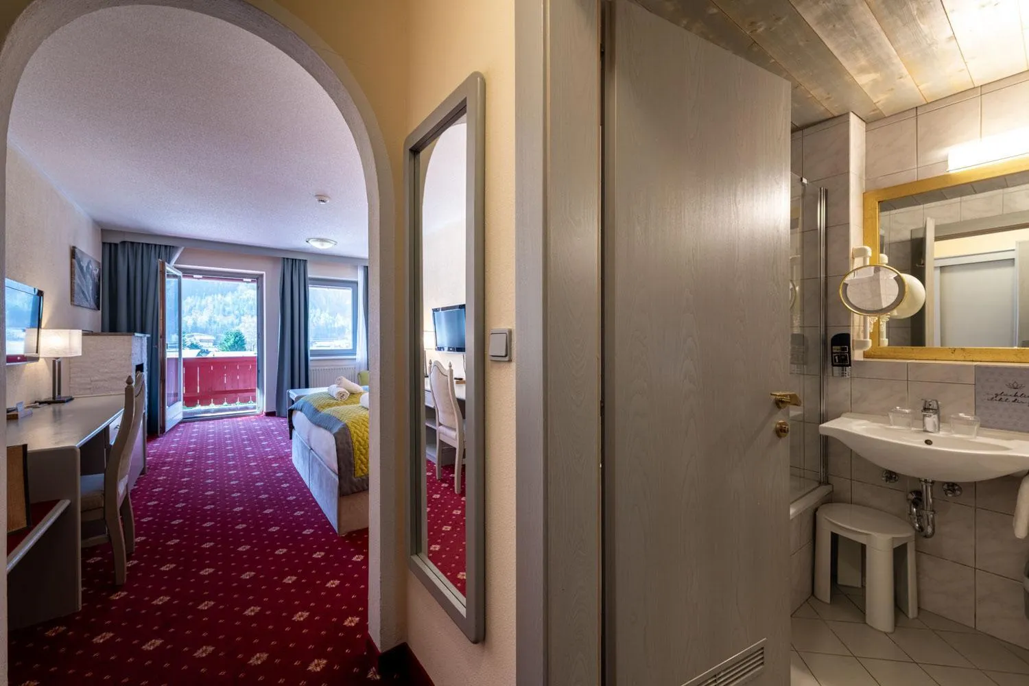 Bathroom, Bed in Garni Das SONNALP