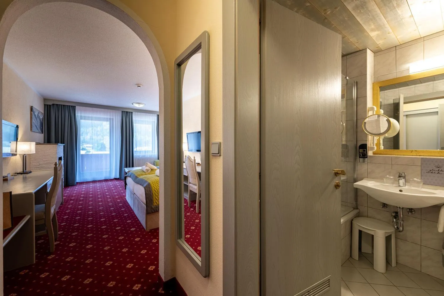 Bathroom, Bed in Garni Das SONNALP