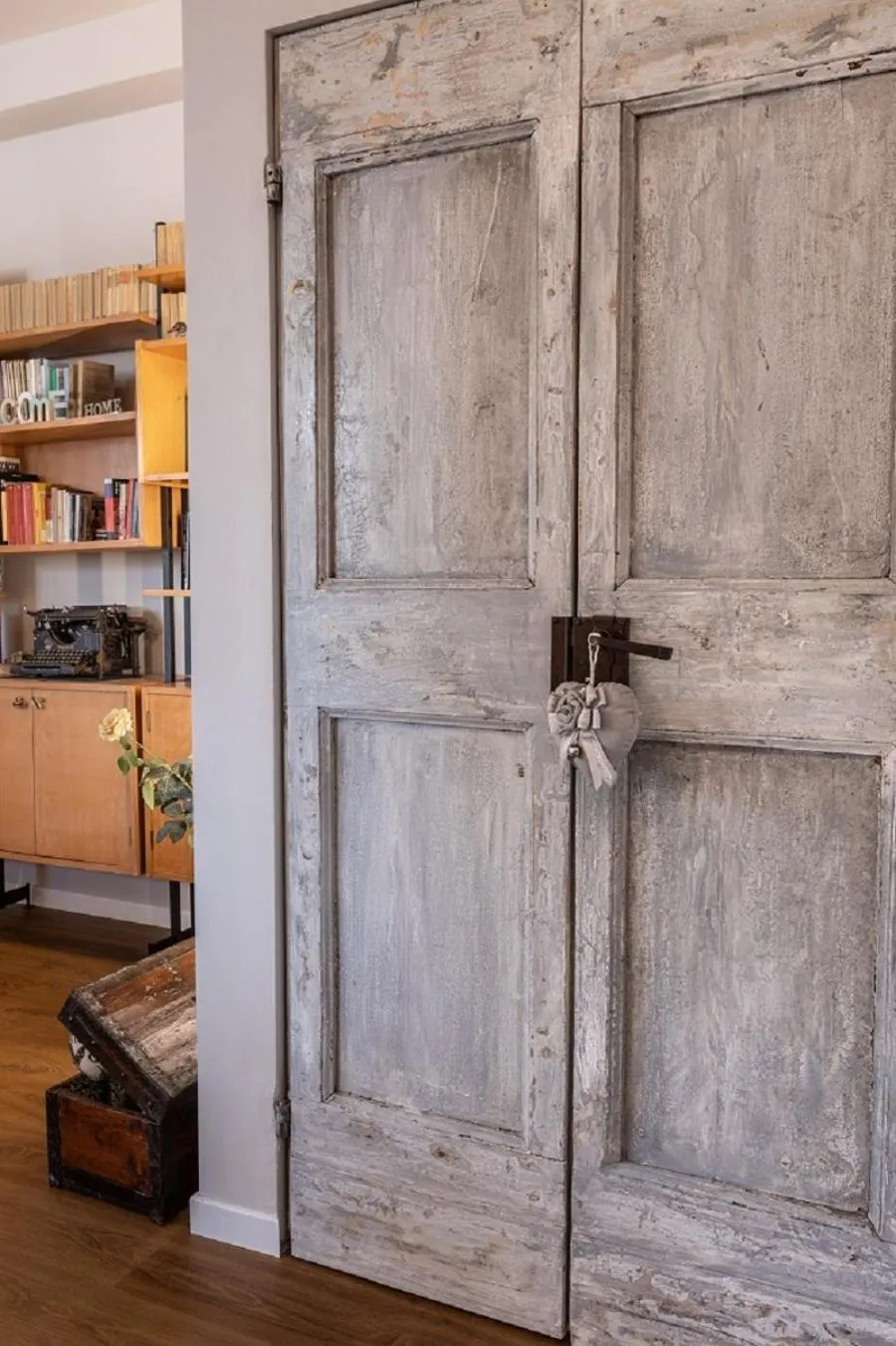 Decorative detail in La Pulcia B&B