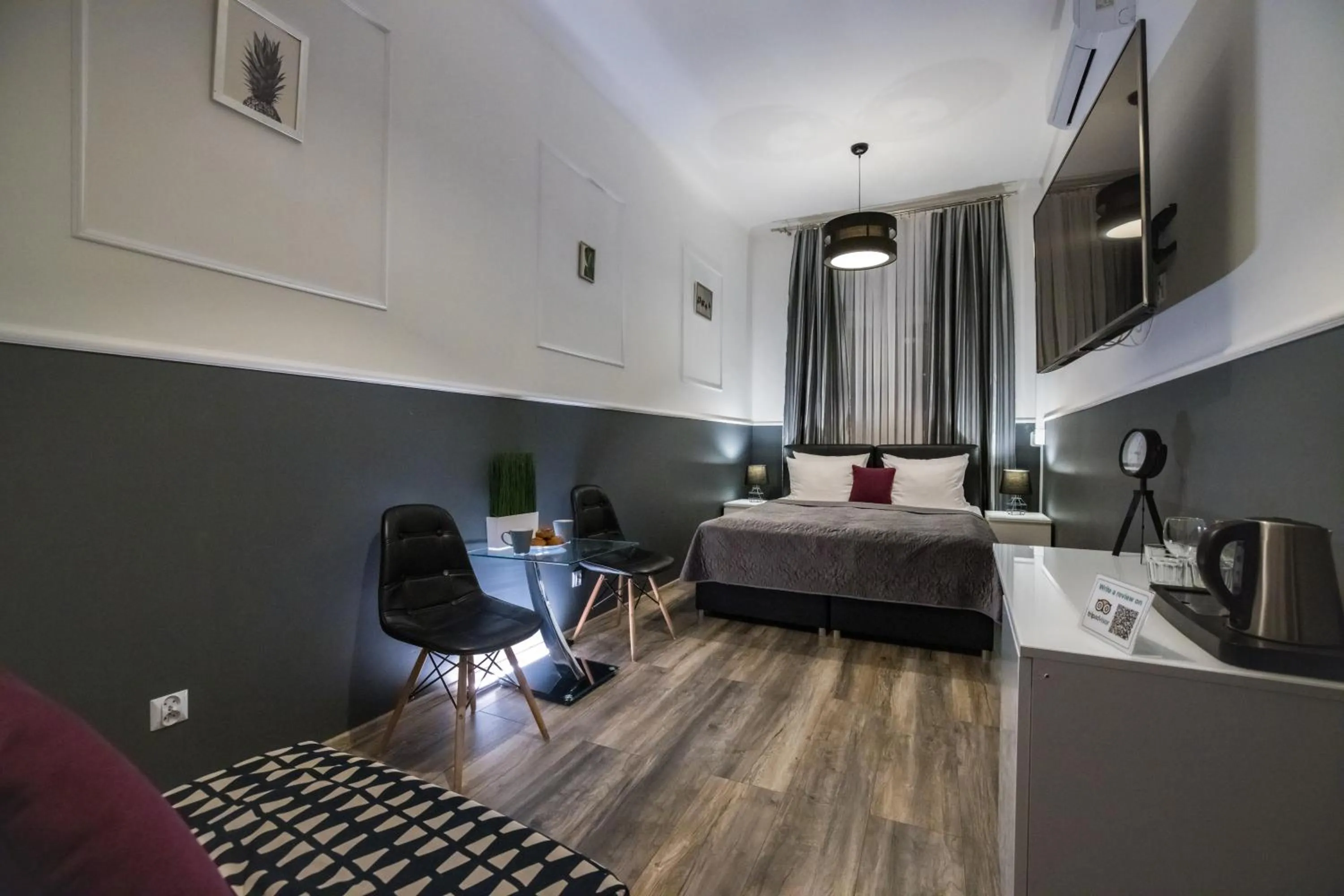 Bed in Leo Apartments Main Square