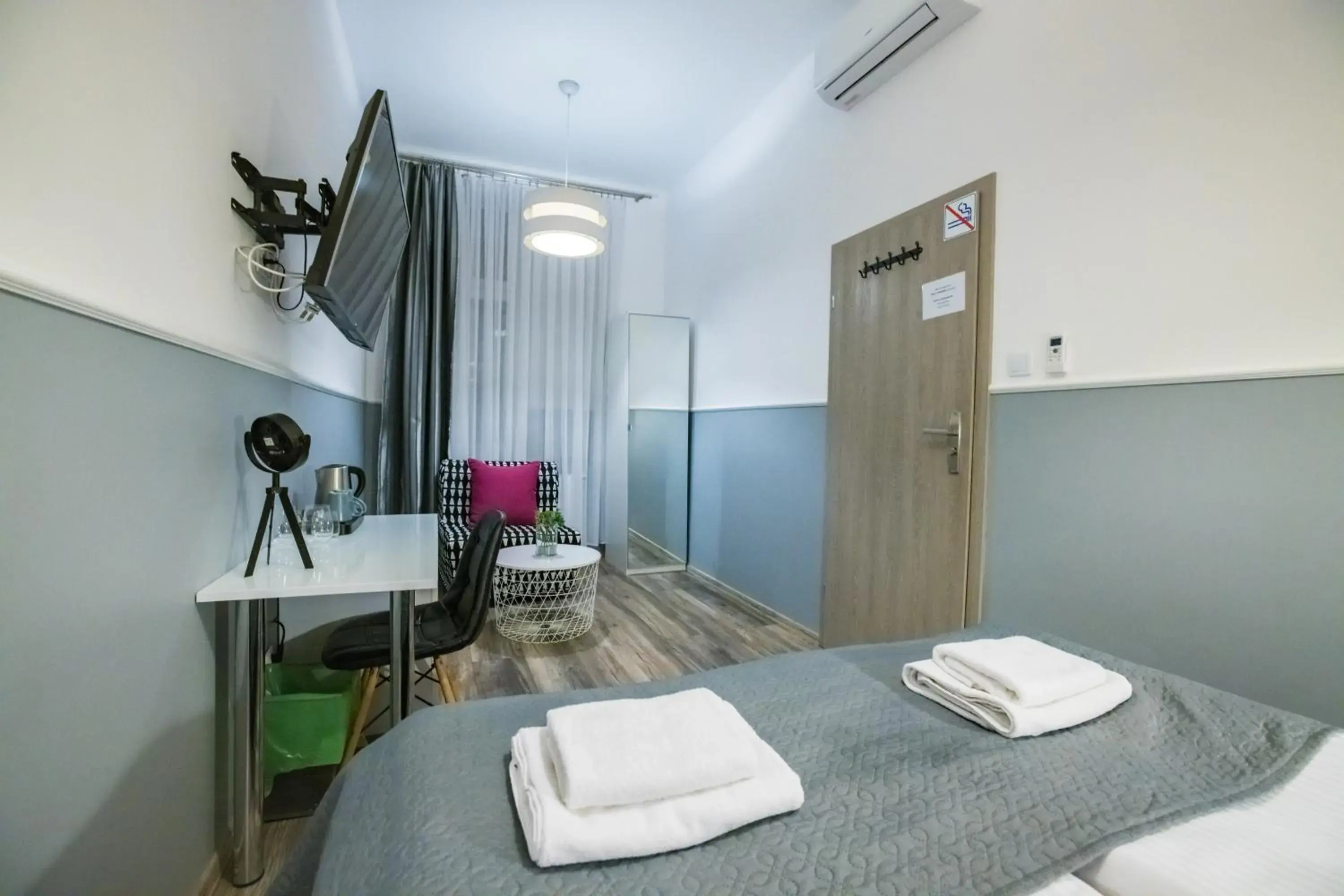Double Room with Private Bathroom in Leo Apartments Main Square Double Room with Private Bathroom in Leo Apartments Main Square