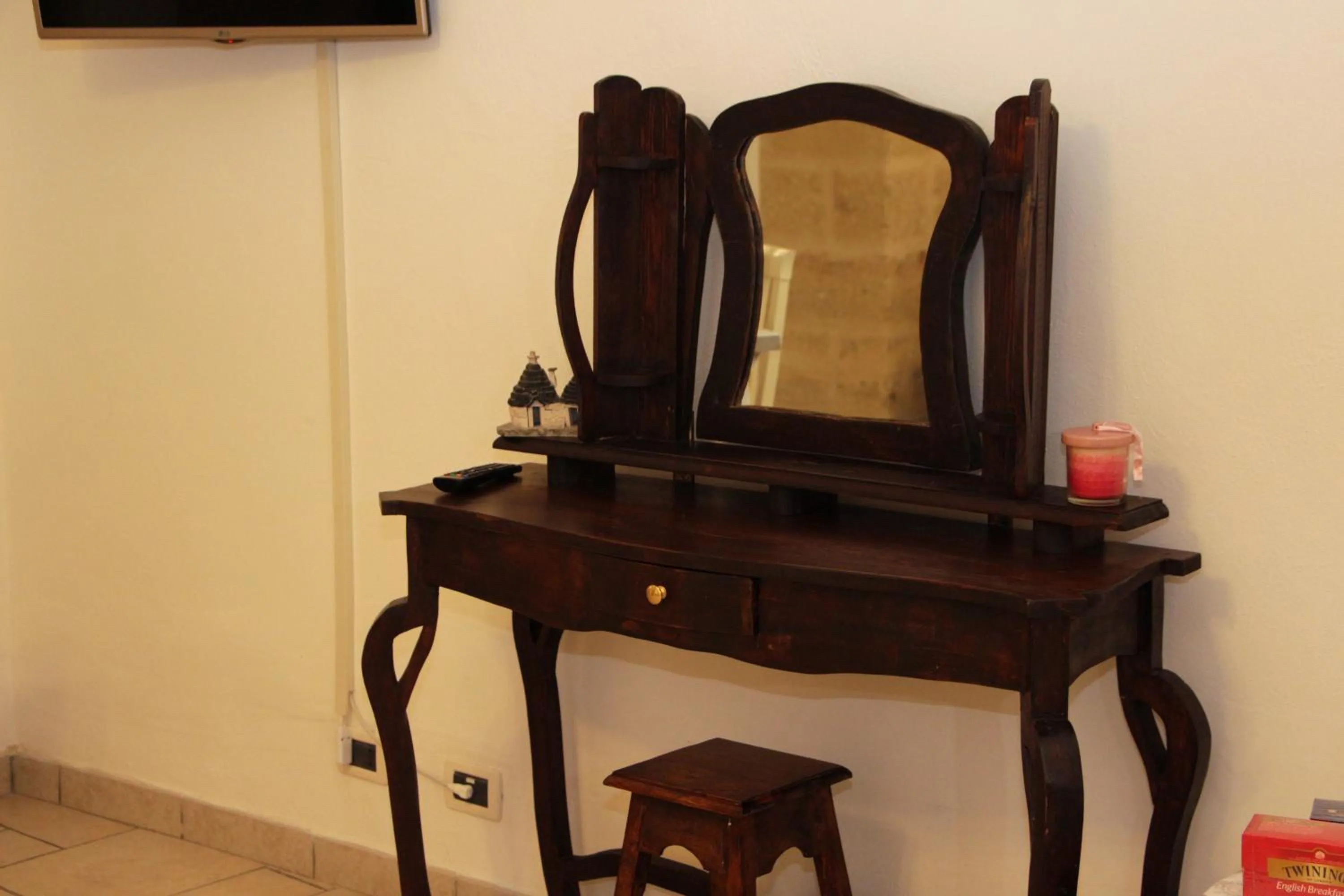 Photo of the whole room in Virginia B&B