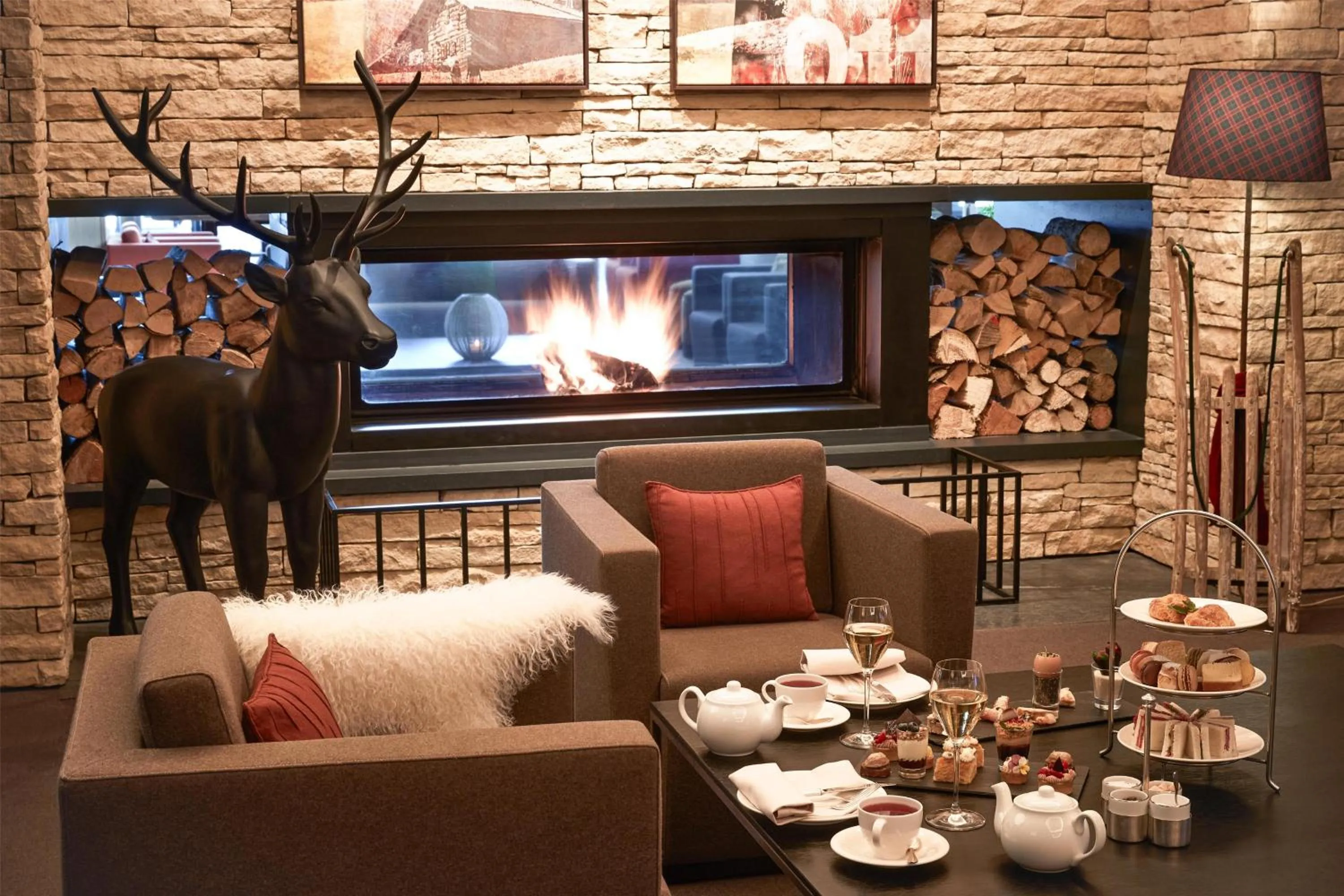 Restaurant/places to eat in Kempinski Hotel Das Tirol