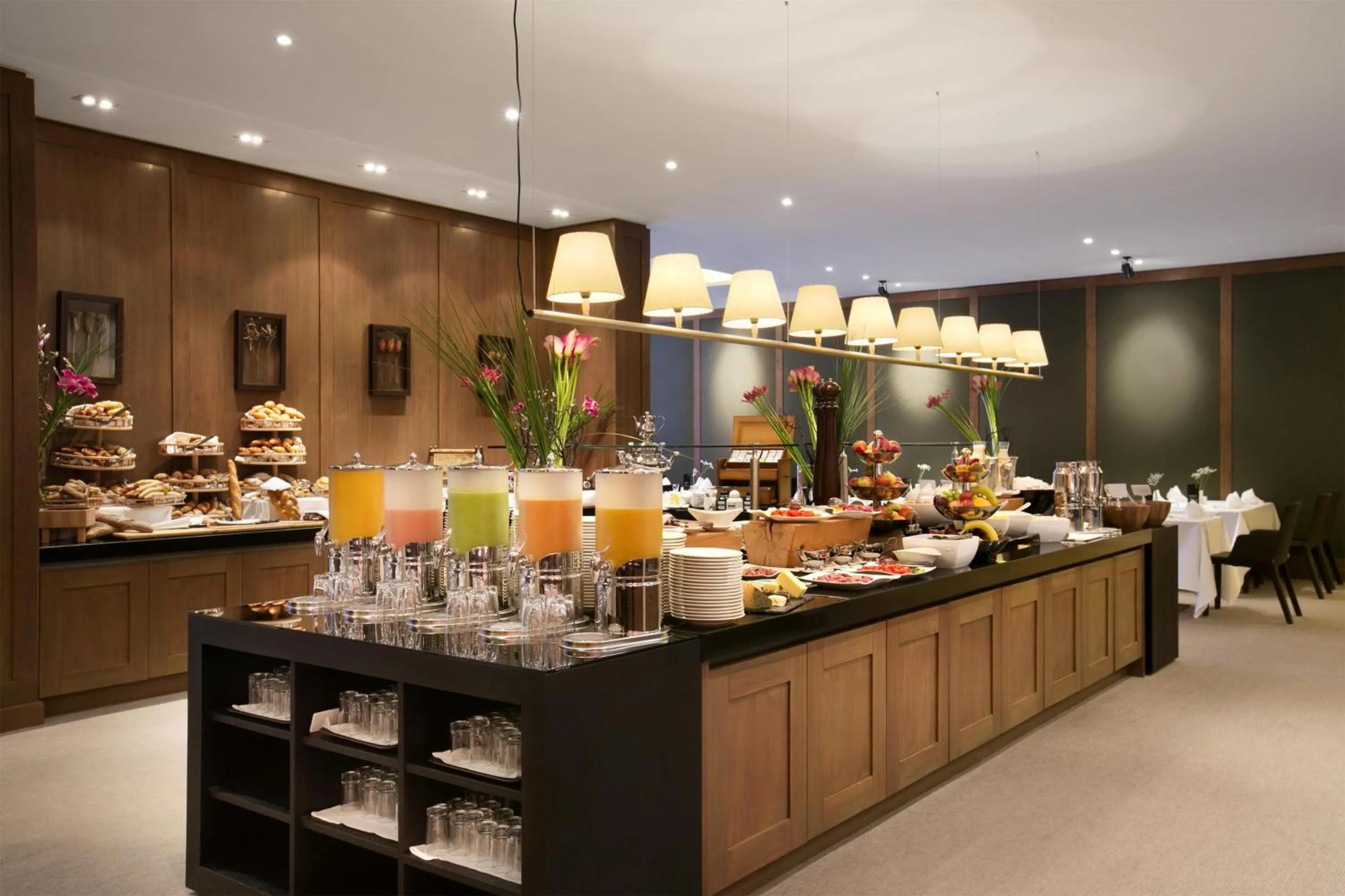 Breakfast in Kempinski Hotel Das Tirol