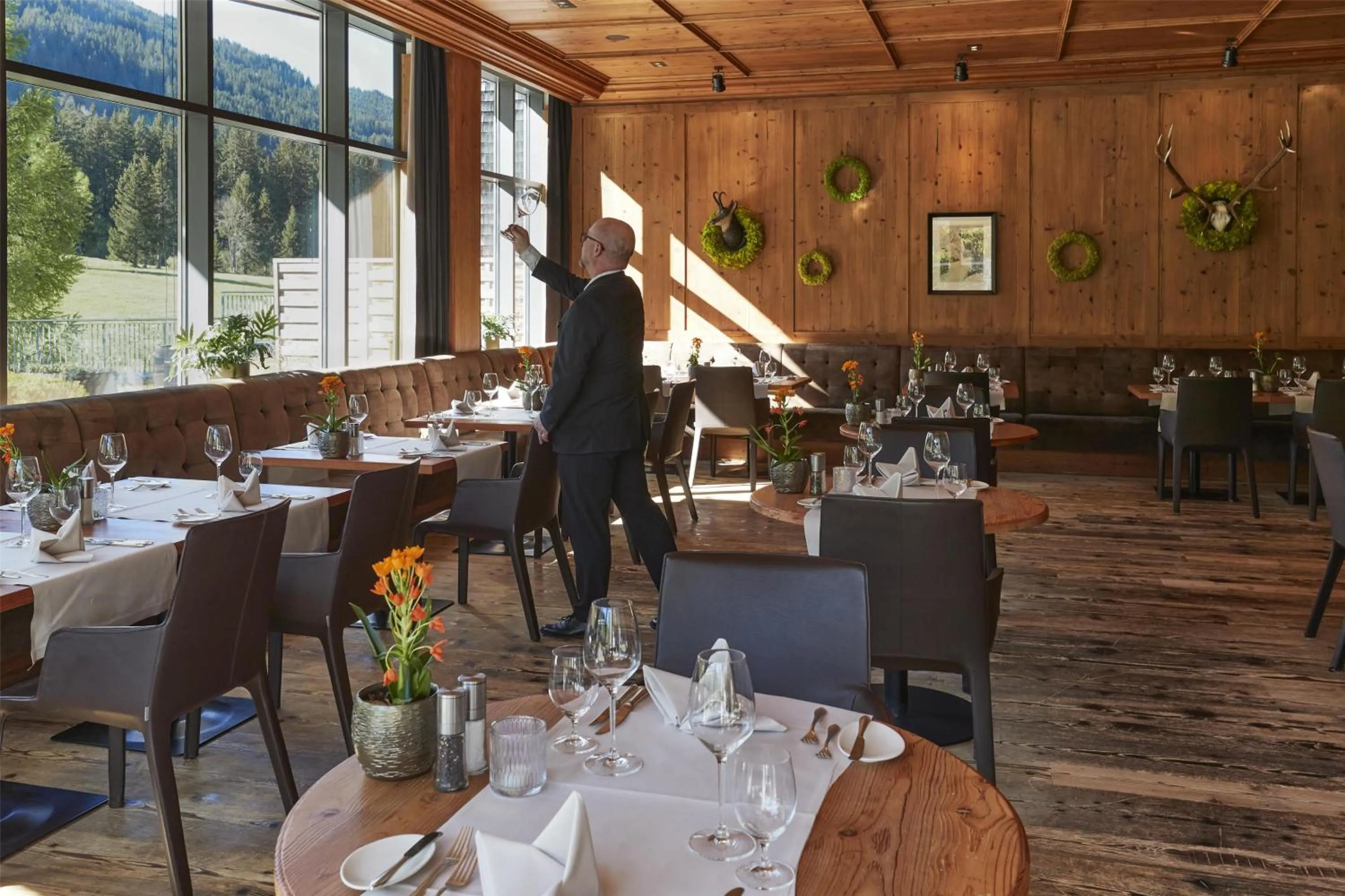 Restaurant/places to eat in Kempinski Hotel Das Tirol