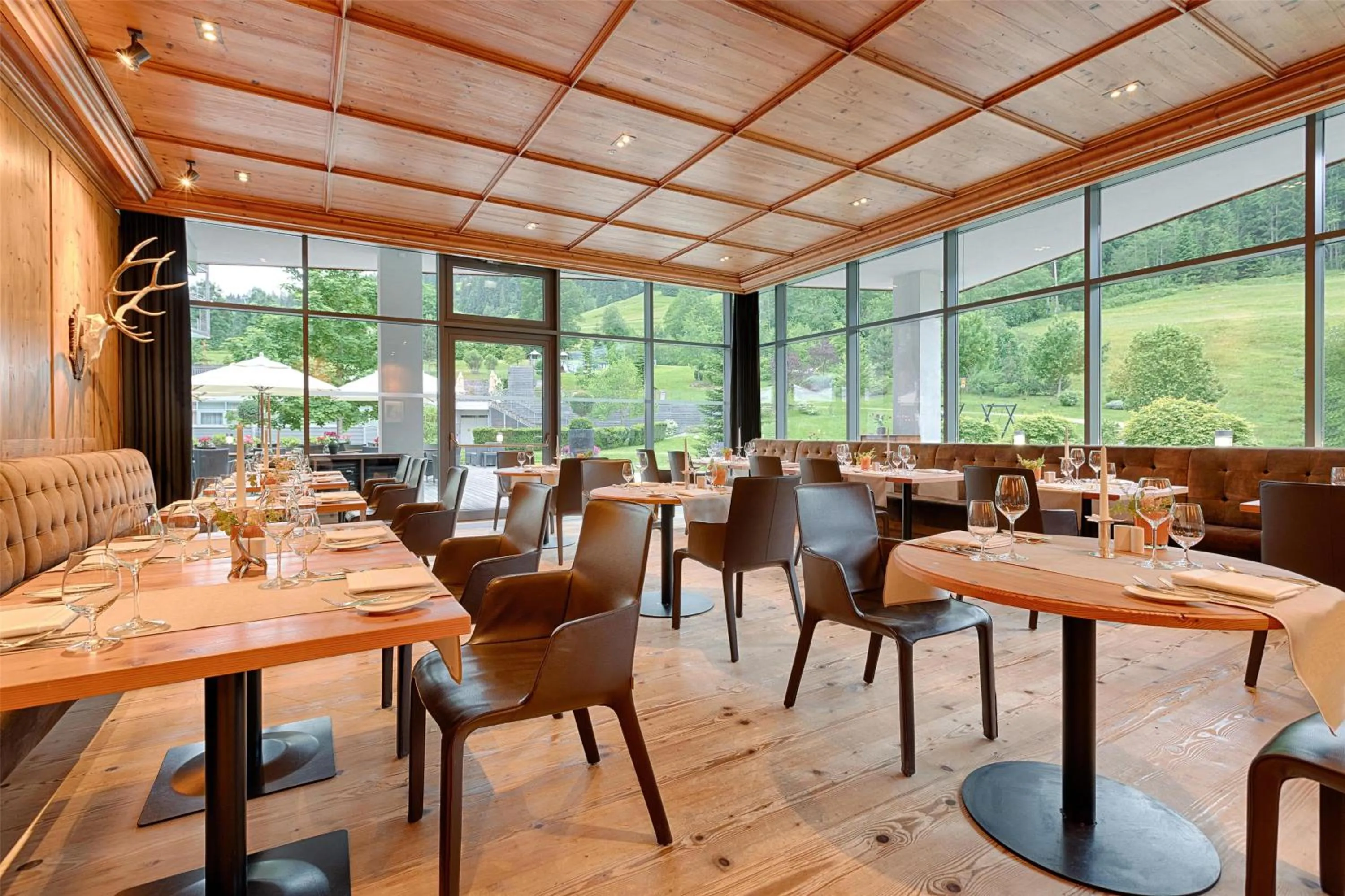 Restaurant/places to eat in Kempinski Hotel Das Tirol