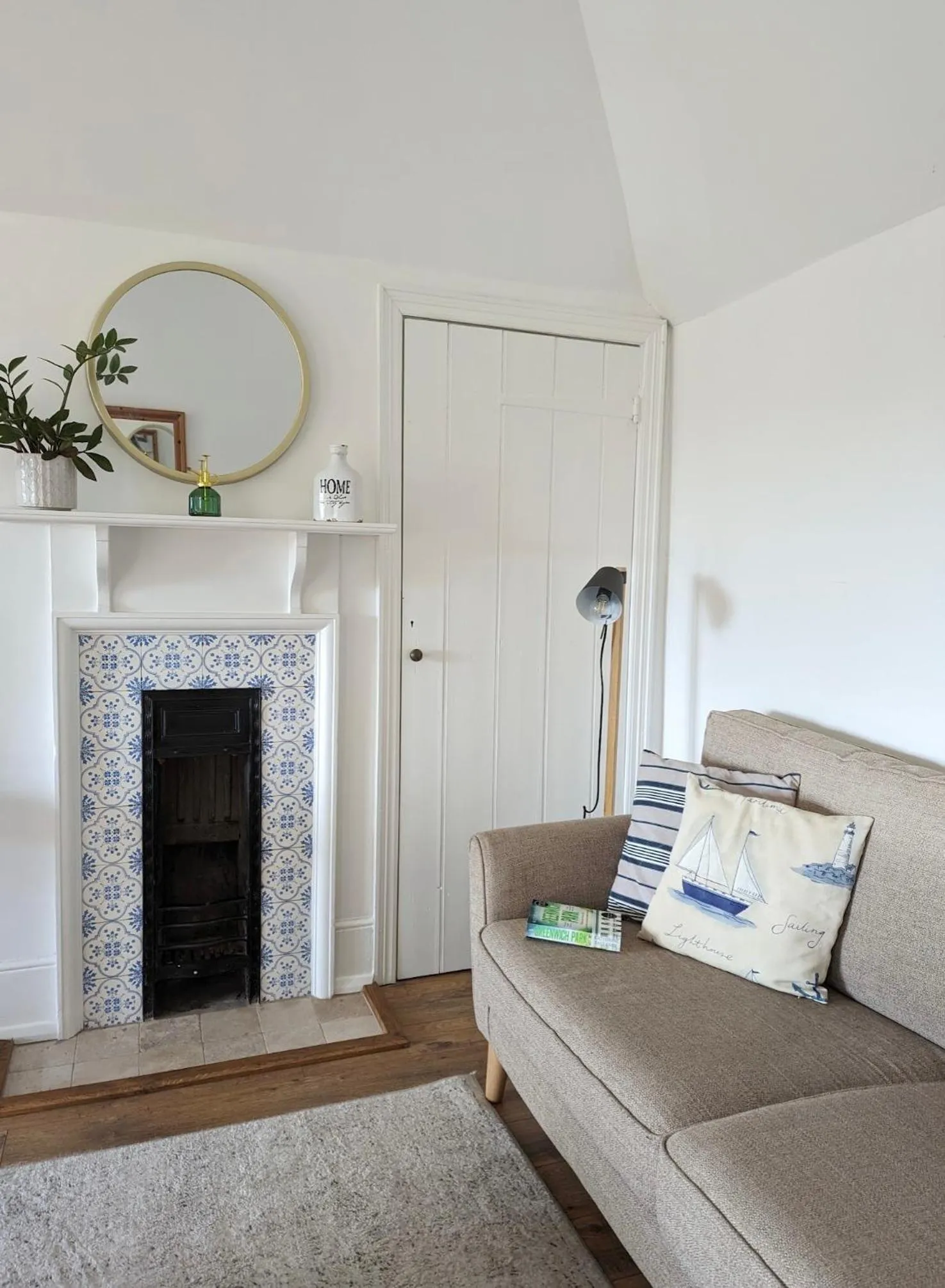 Living room in Humphries Cross Apartments
