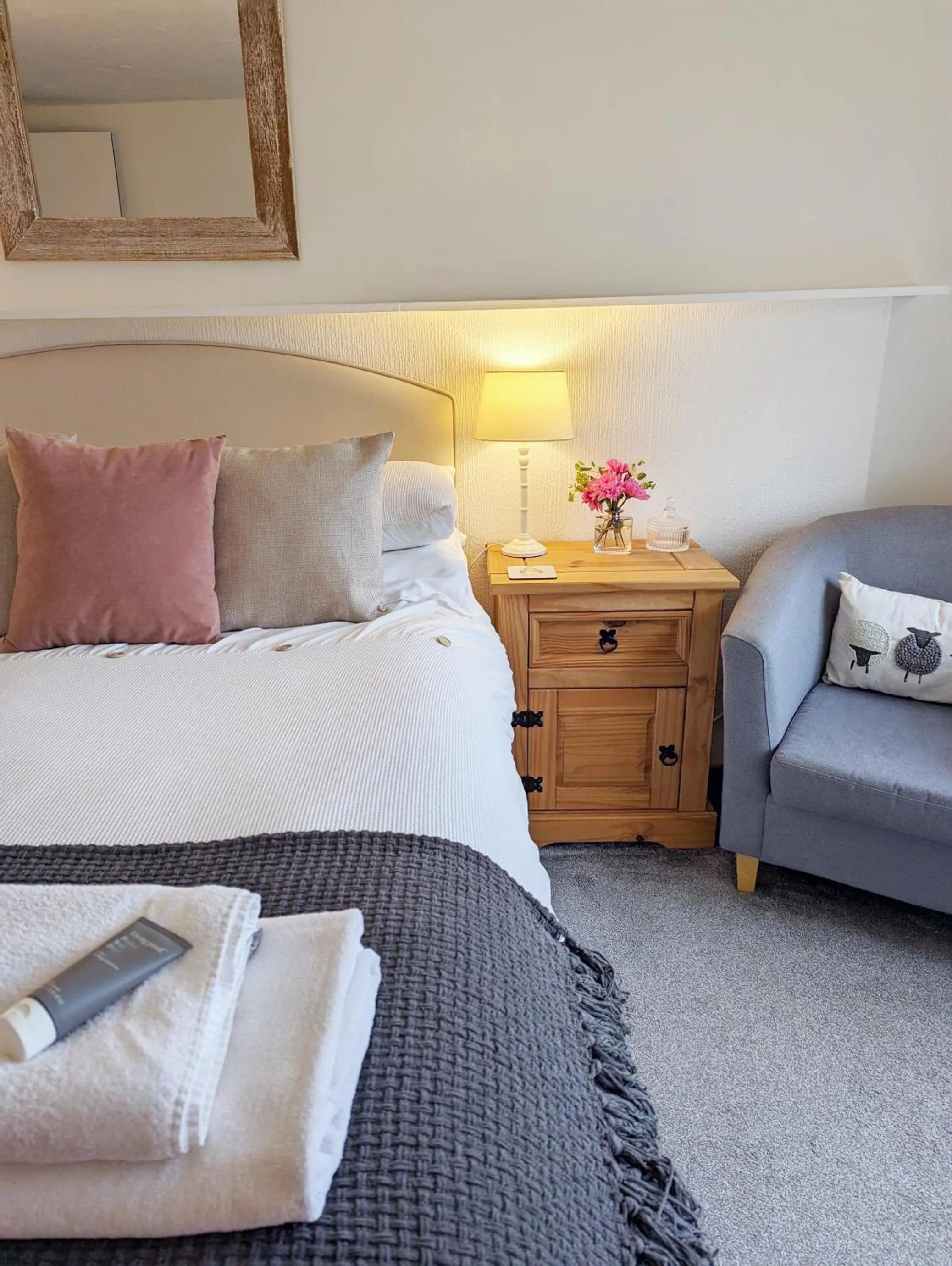 Bedroom, Bed in Humphries Cross Apartments