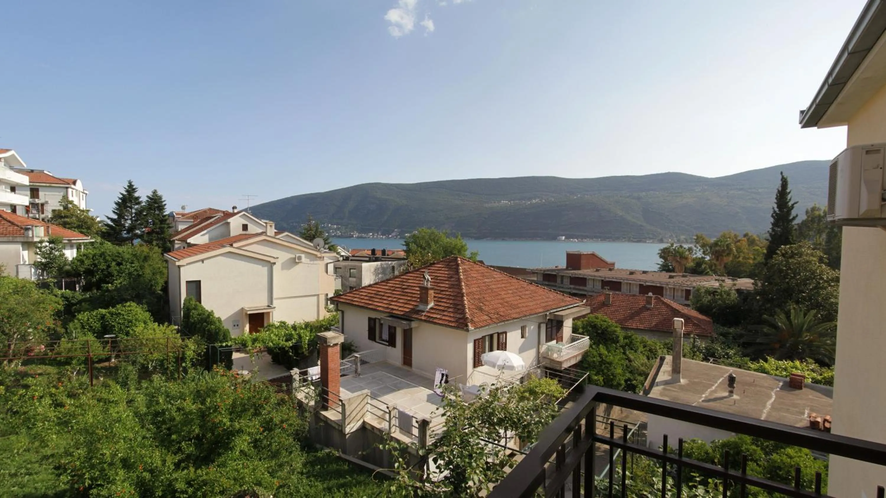Three-Bedroom Apartment in Apartments Gugolj M&M