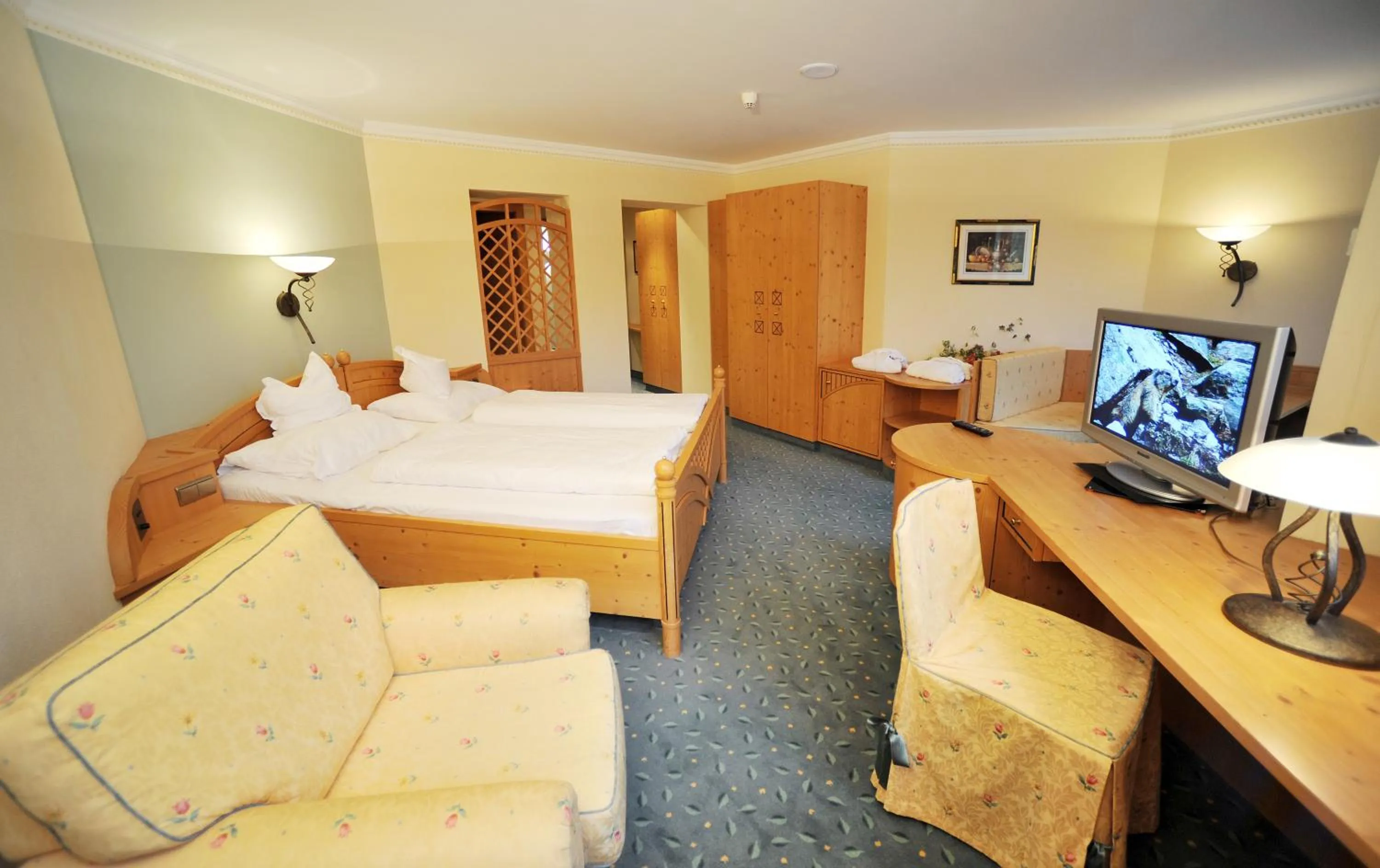 Photo of the whole room, Bed in Thermal-Badhotel Kirchler