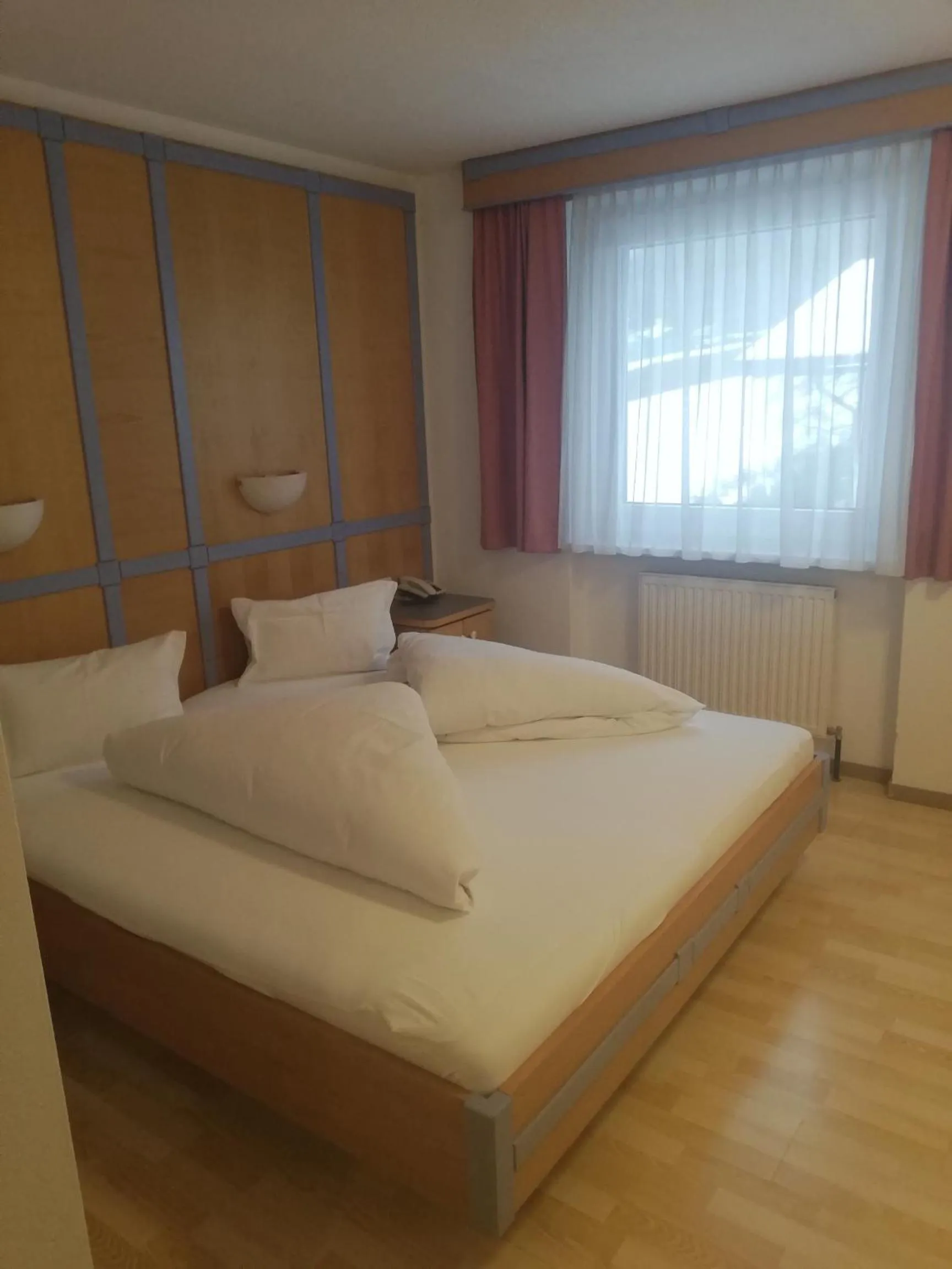Photo of the whole room, Bed in Hotel Das Zentrum