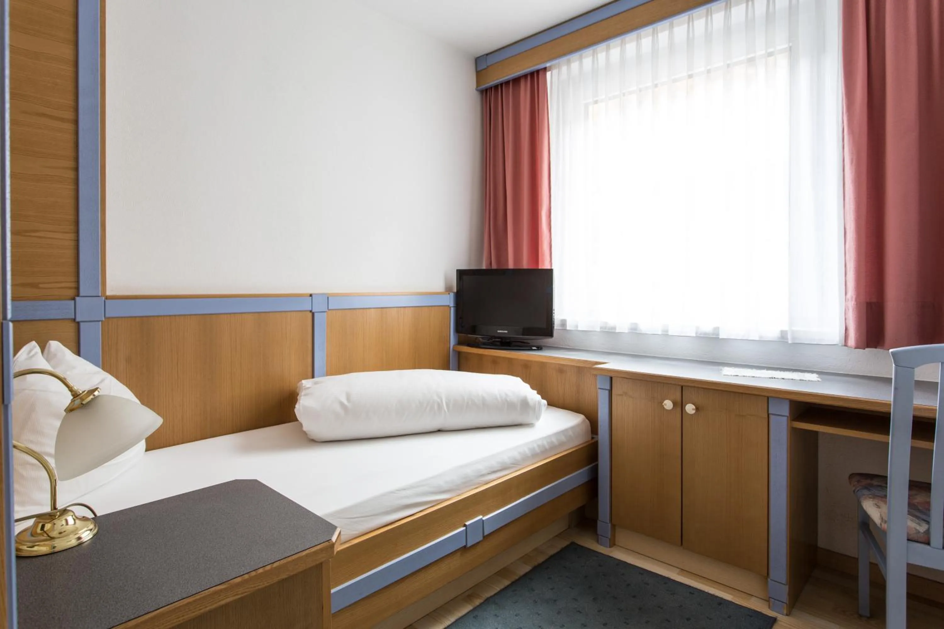 Photo of the whole room, Bed in Hotel Das Zentrum