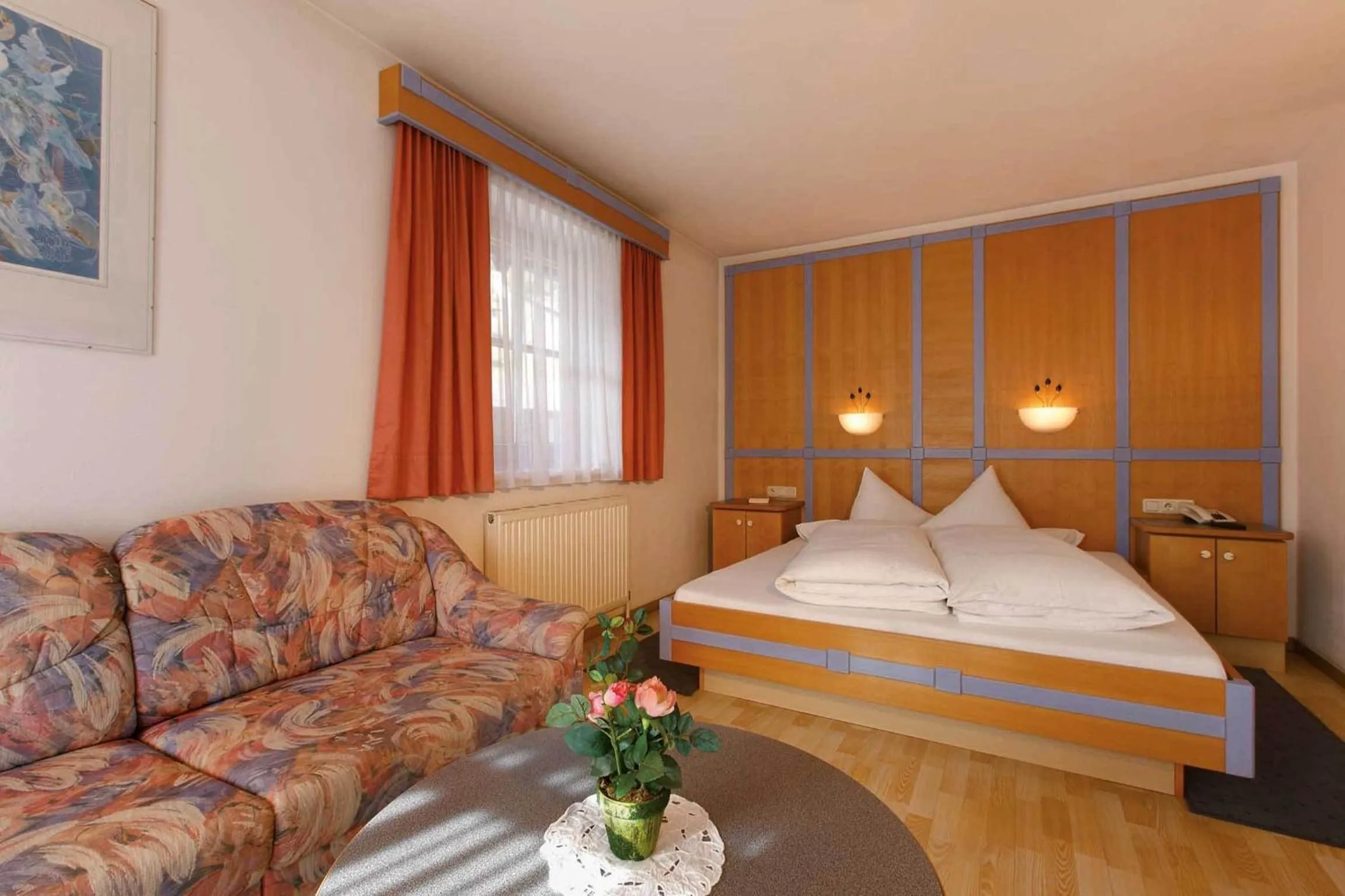 Photo of the whole room, Bed in Hotel Das Zentrum