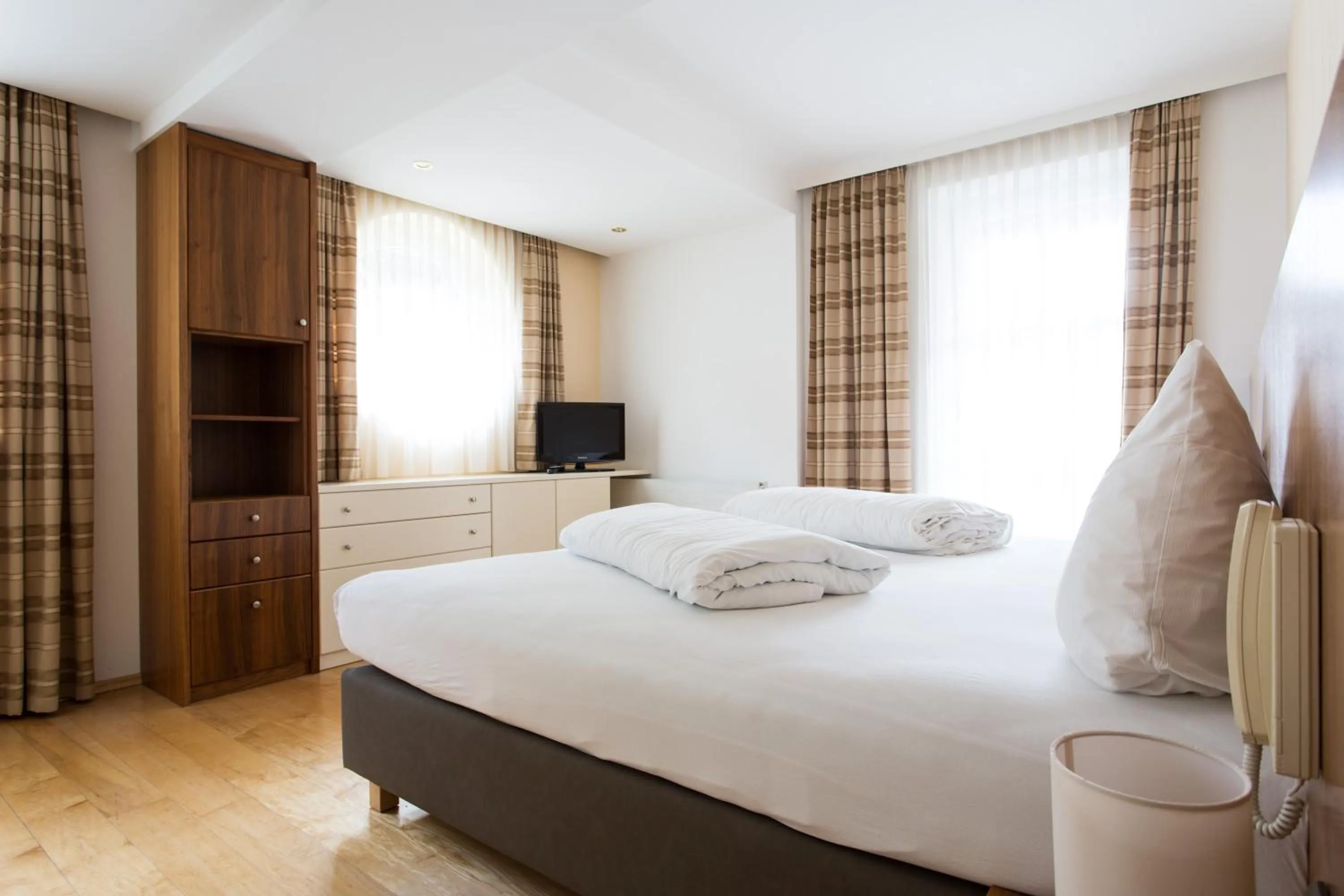 Photo of the whole room, Bed in Hotel Das Zentrum