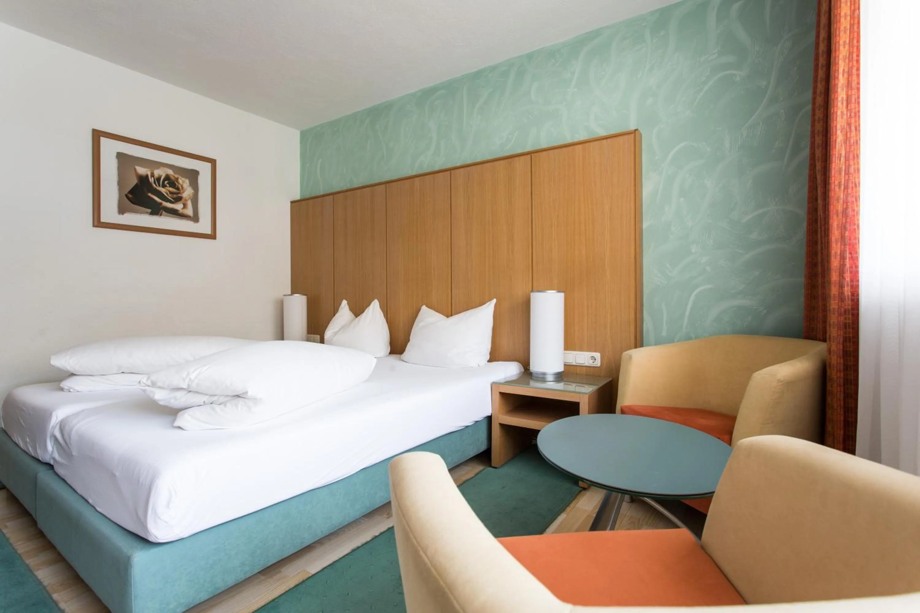 Photo of the whole room, Bed in Hotel Das Zentrum