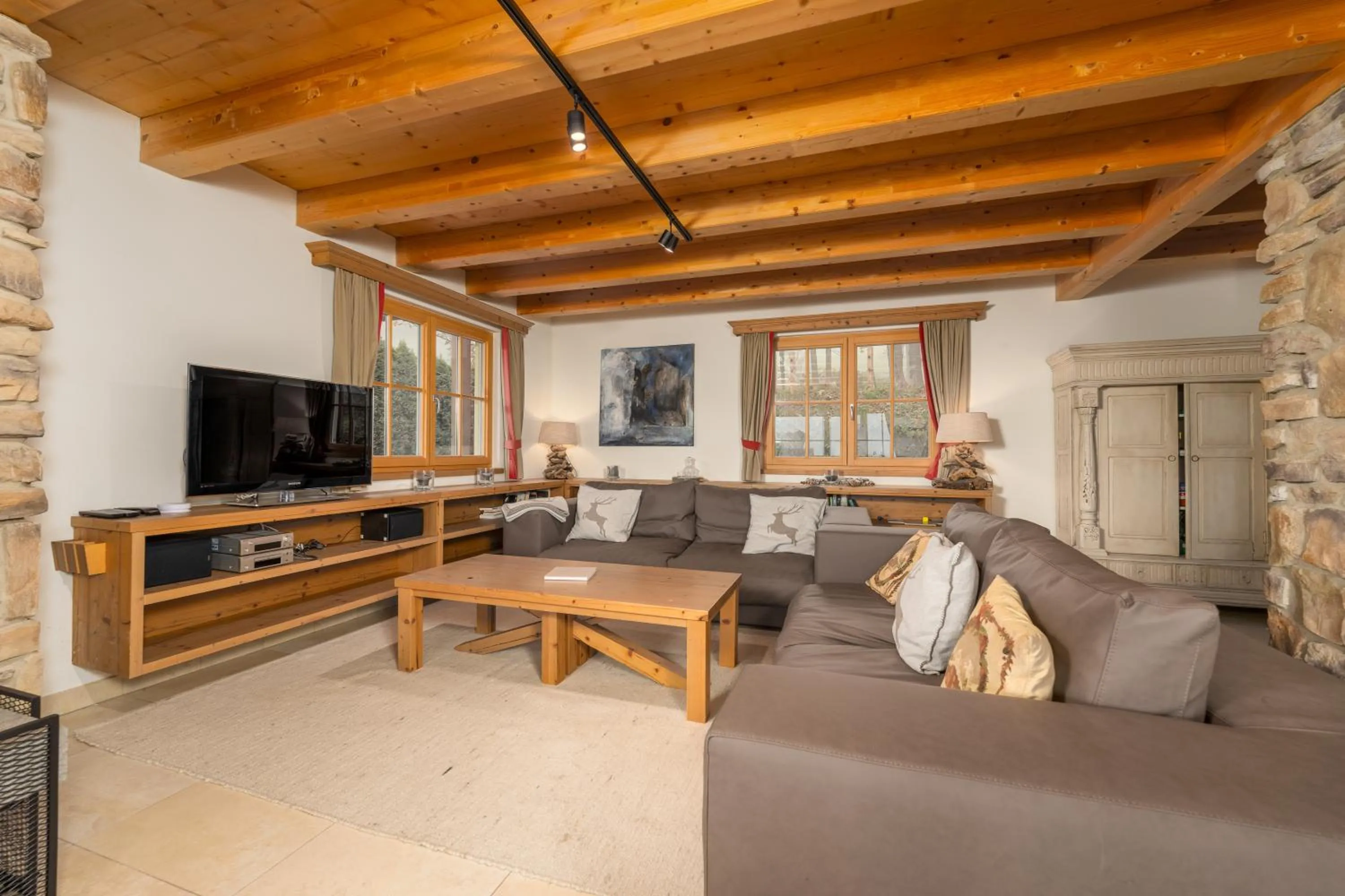 Communal lounge/ TV room in AvenidA Panorama Chalet by Alpin Rentals