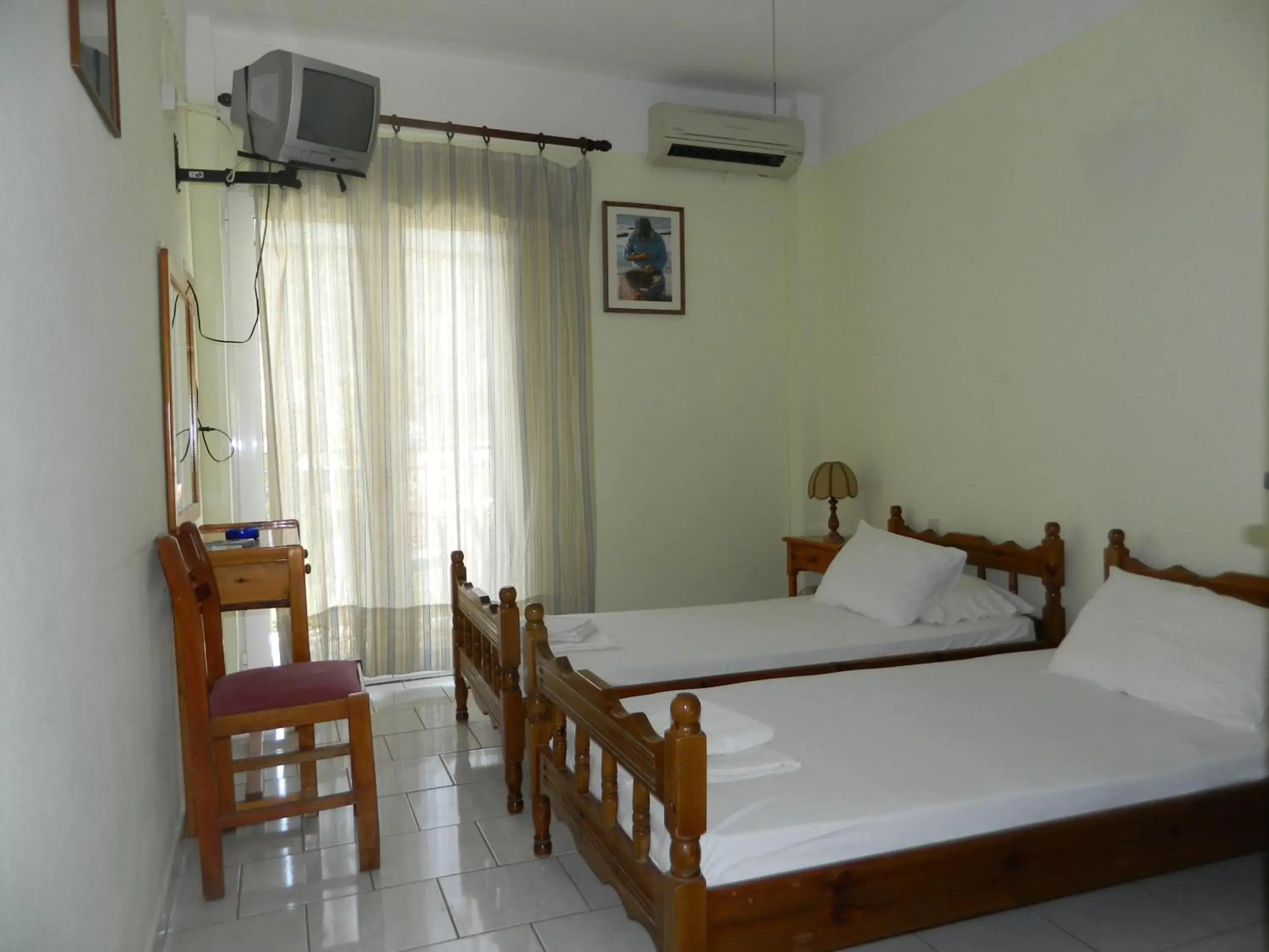 Economy Triple Room in Logara's Apartments Economy Triple Room in Logara's Apartments