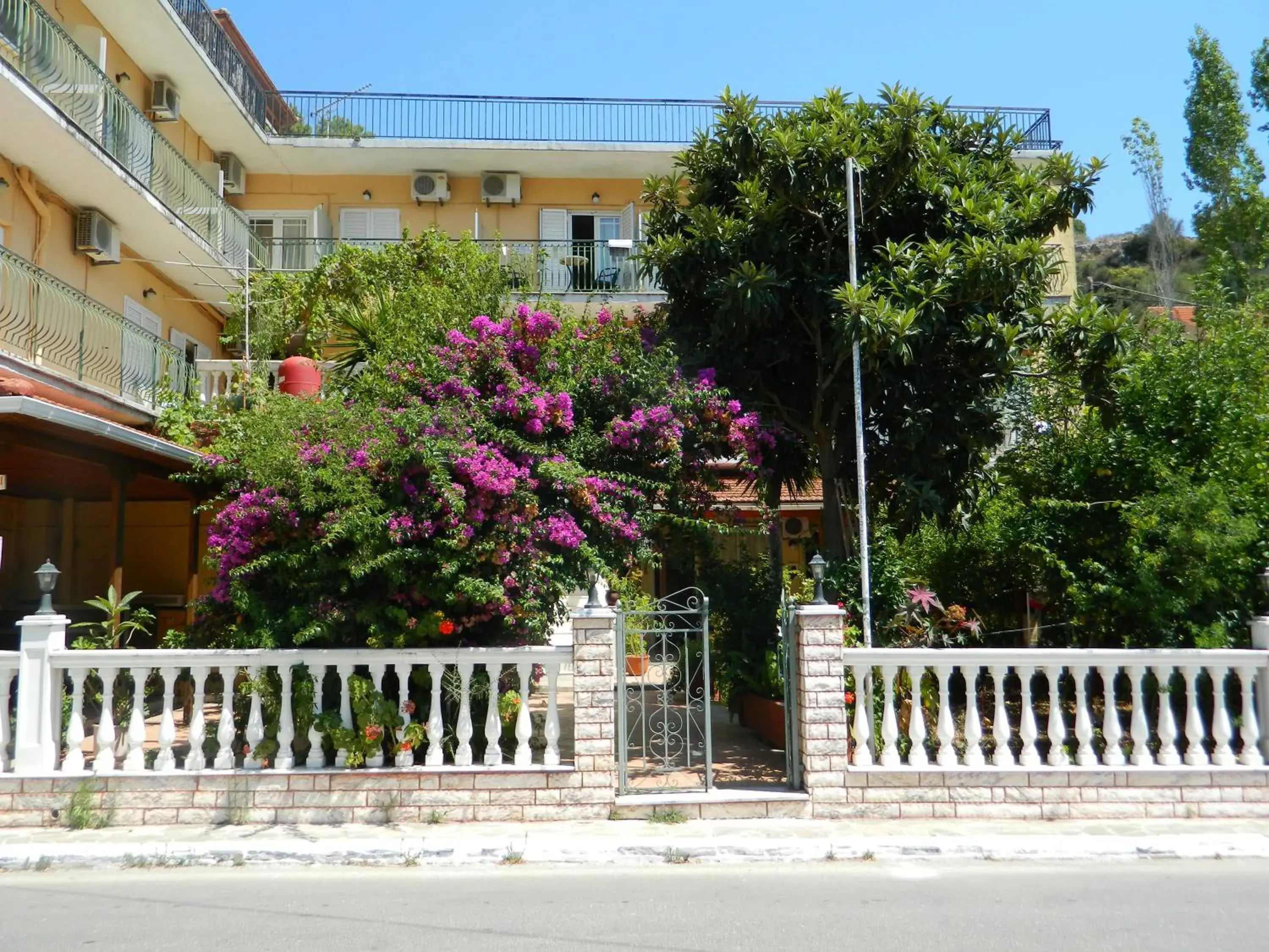 Logara's Apartments Logara's Apartments