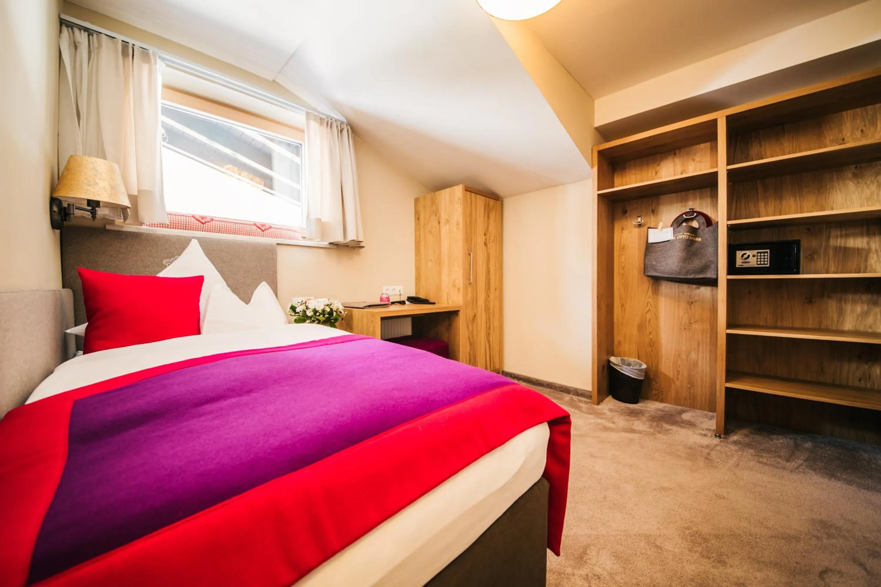 Bed in Hotel Dr Otto Murr B&B