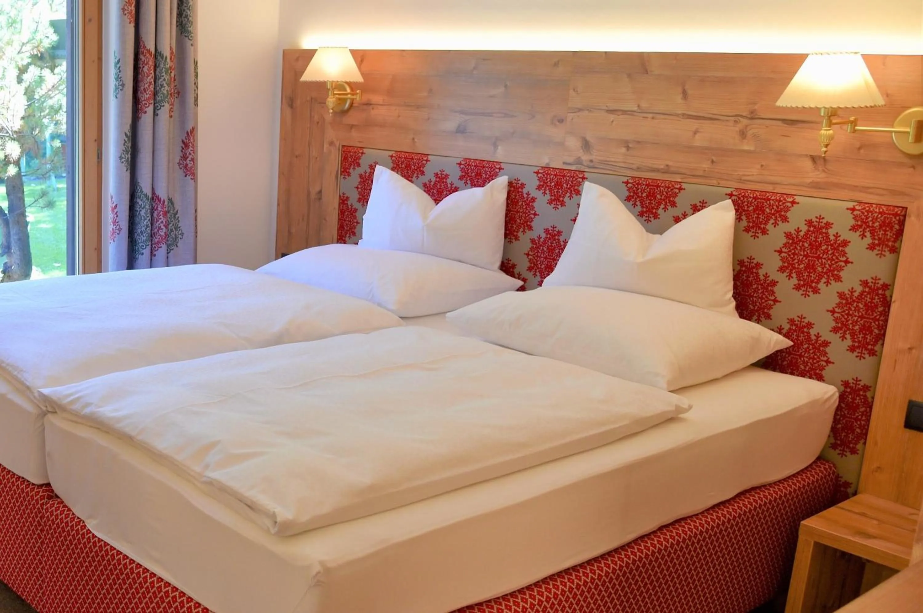 Photo of the whole room, Bed in Hotel Dr Otto Murr B&B