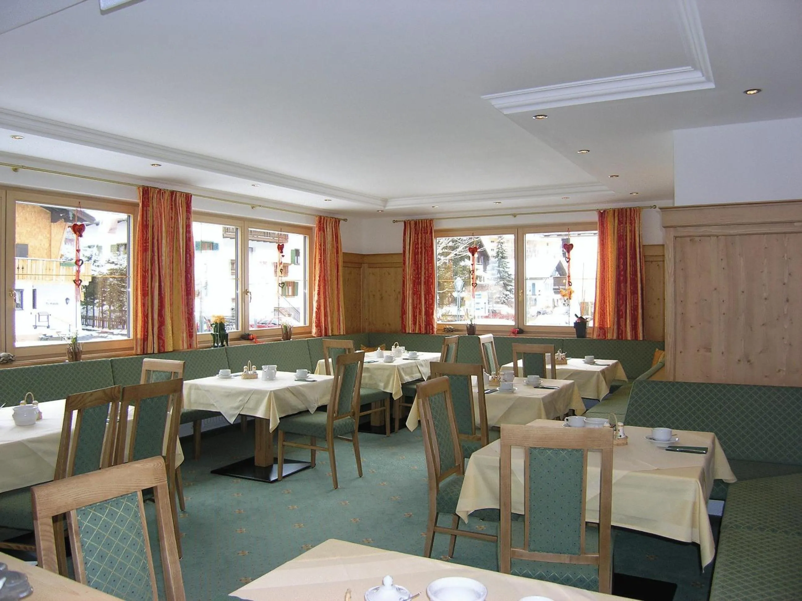 Restaurant/places to eat in Hotel Dr Otto Murr B&B