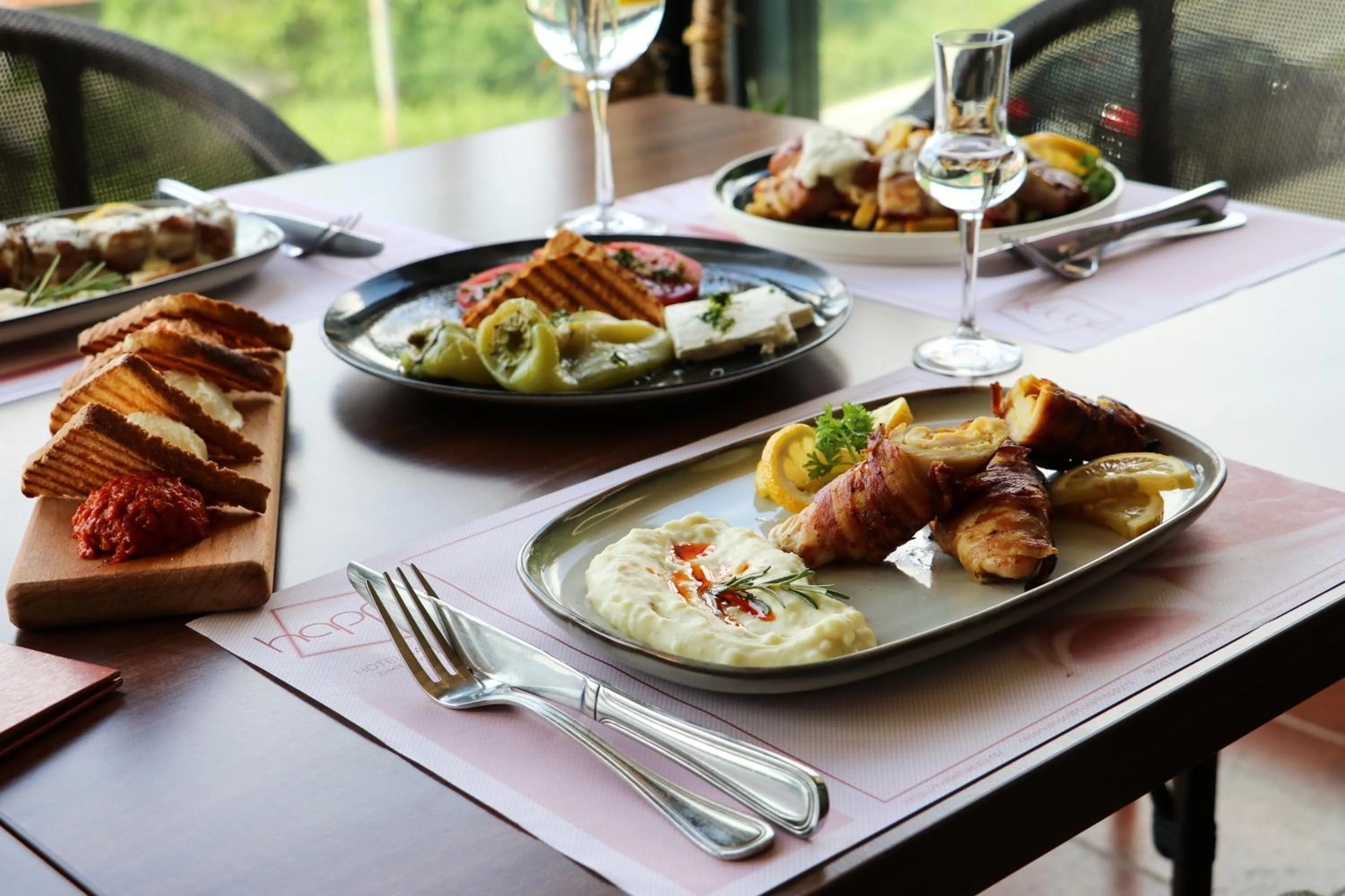 Food and drinks in Hotel Happy