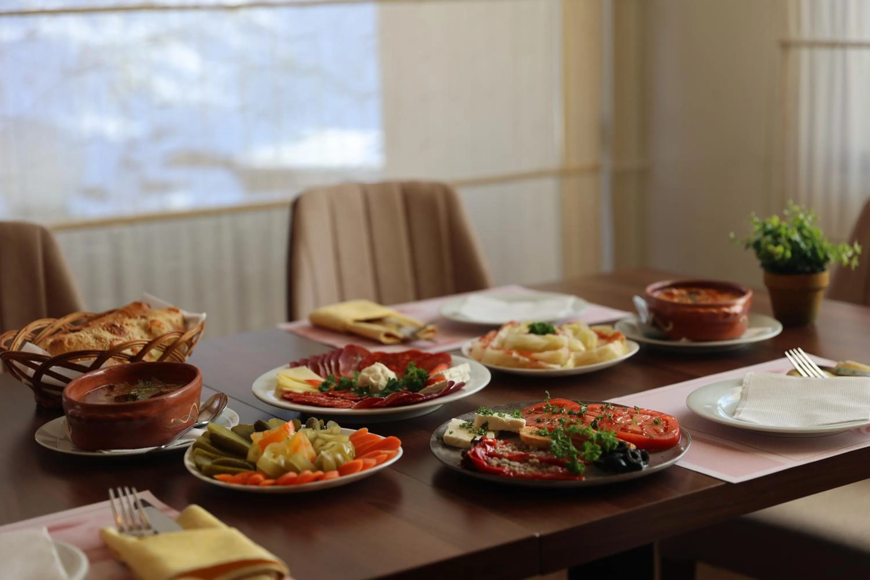 Food and drinks in Hotel Happy