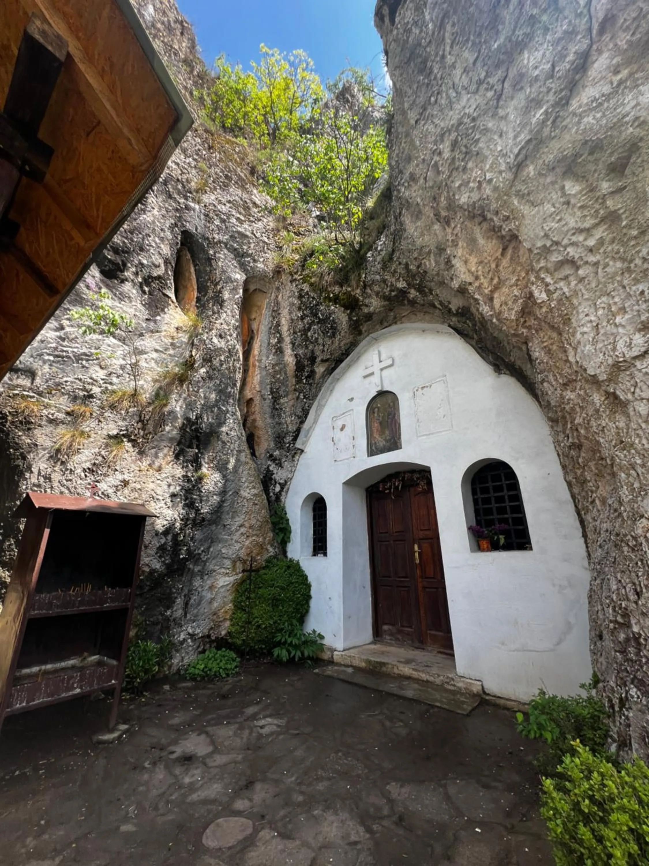 Hiking in Hotel Happy