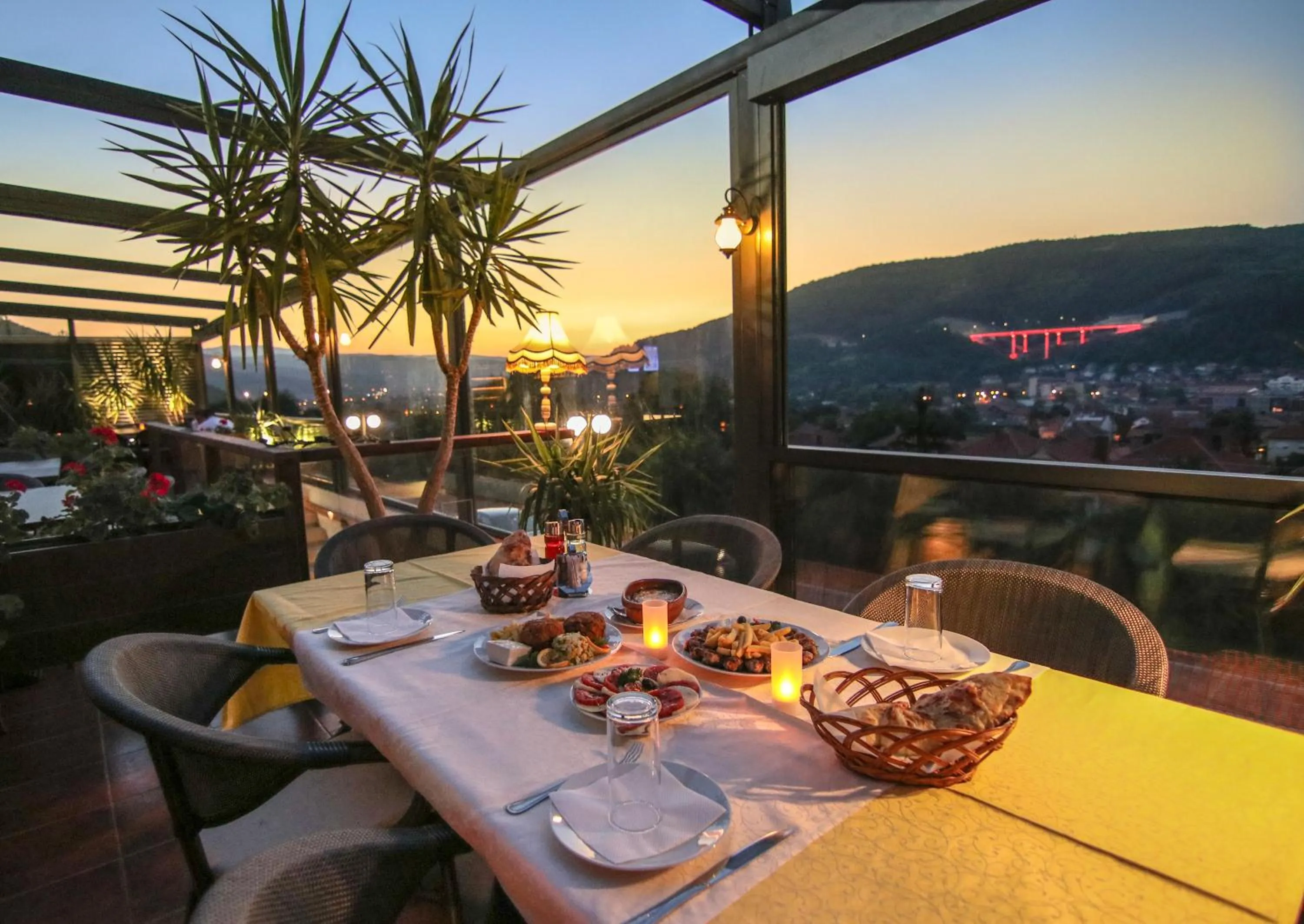 Restaurant/places to eat in Hotel Happy