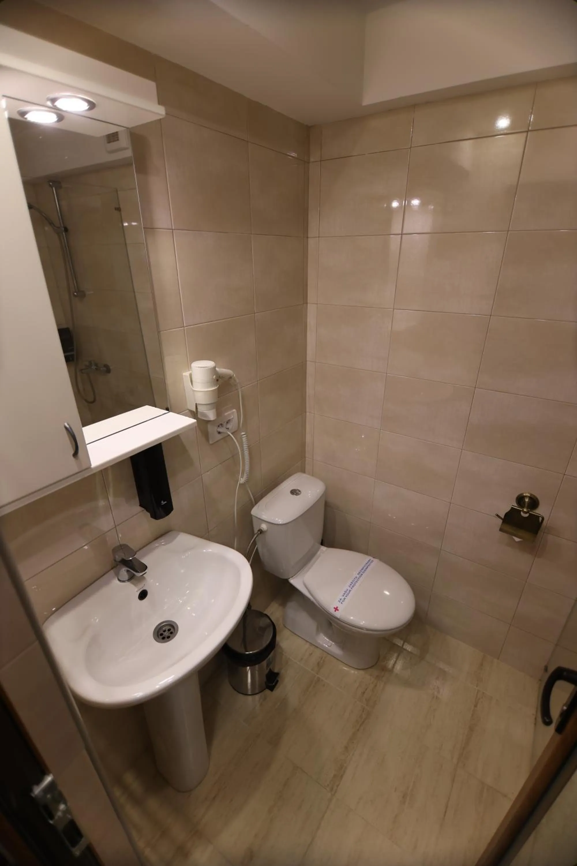 Shower in Hotel Happy