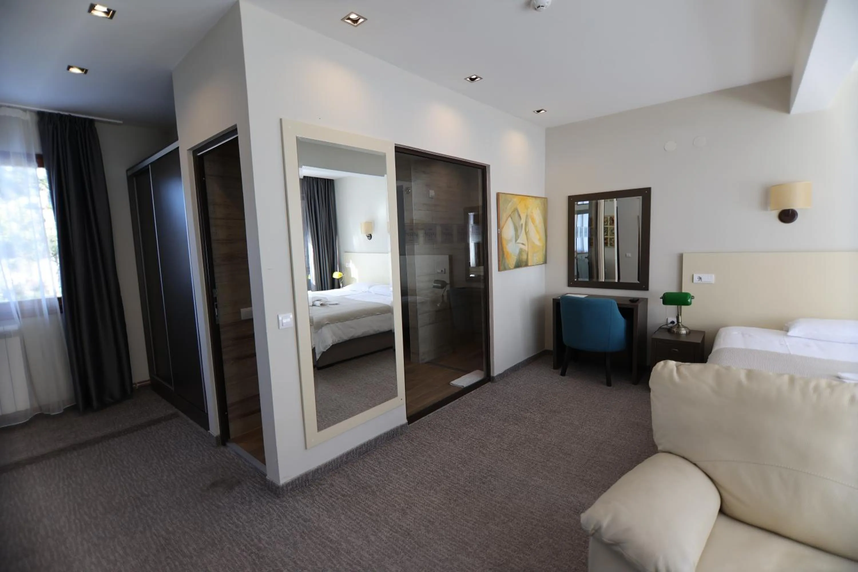 Bedroom, Bed in Hotel Happy