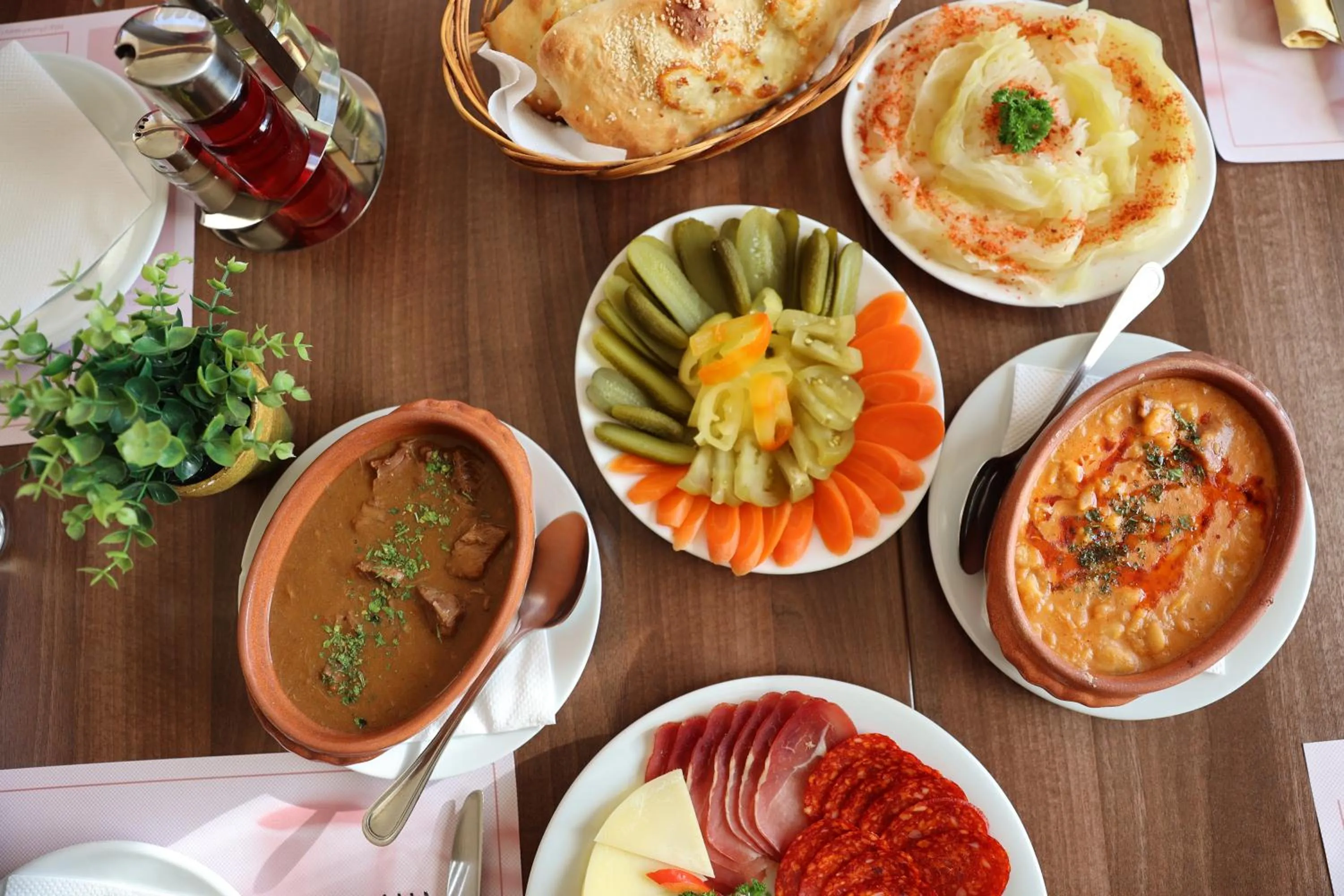 Food and drinks in Hotel Happy