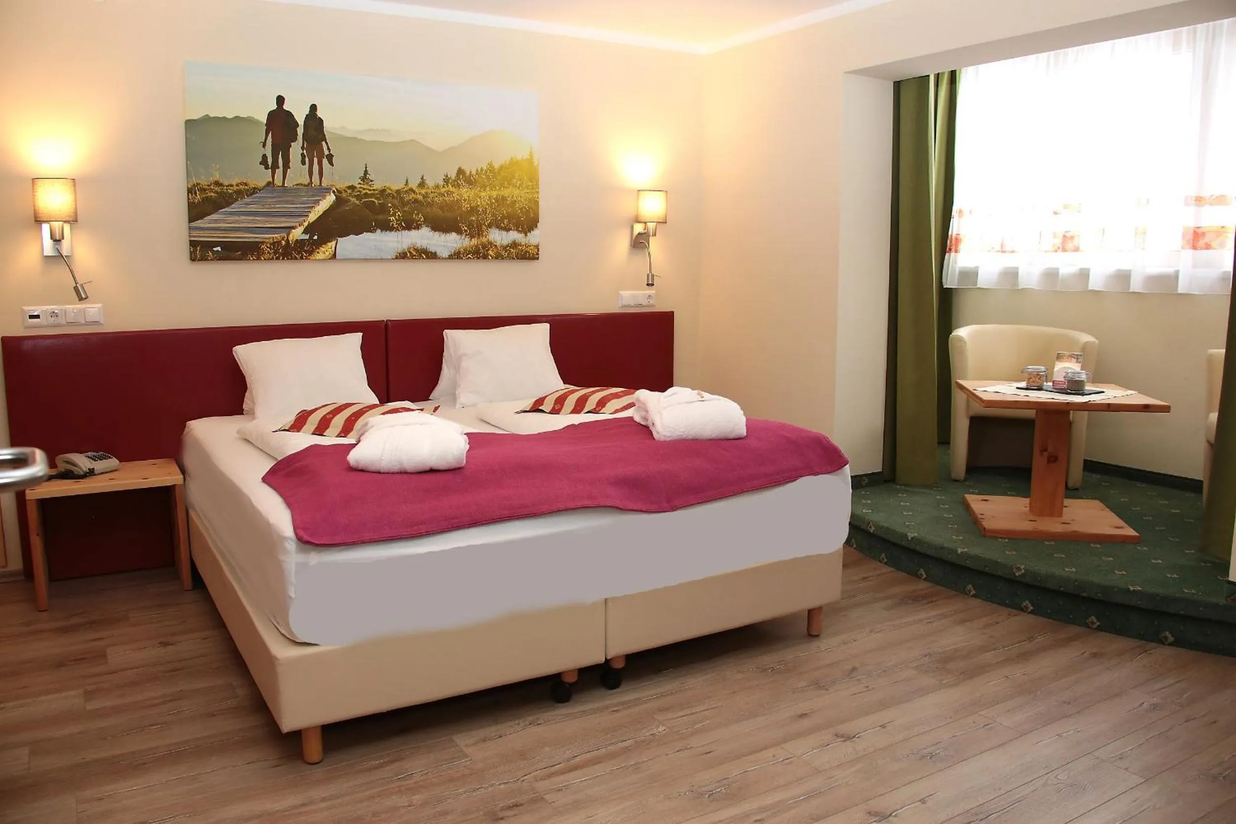 Shower, Bed in Genusshotel Almrausch