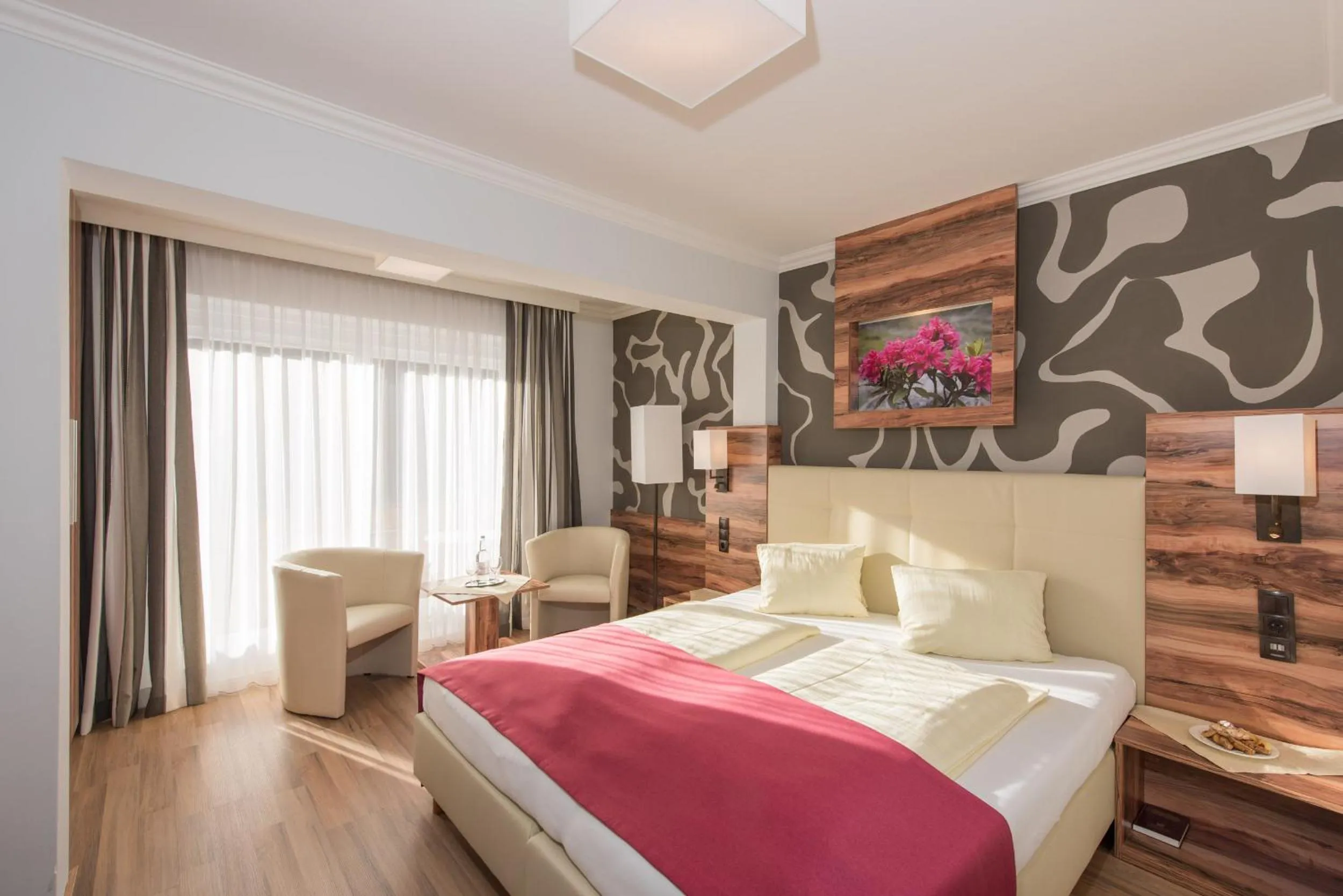 Shower, Bed in Genusshotel Almrausch