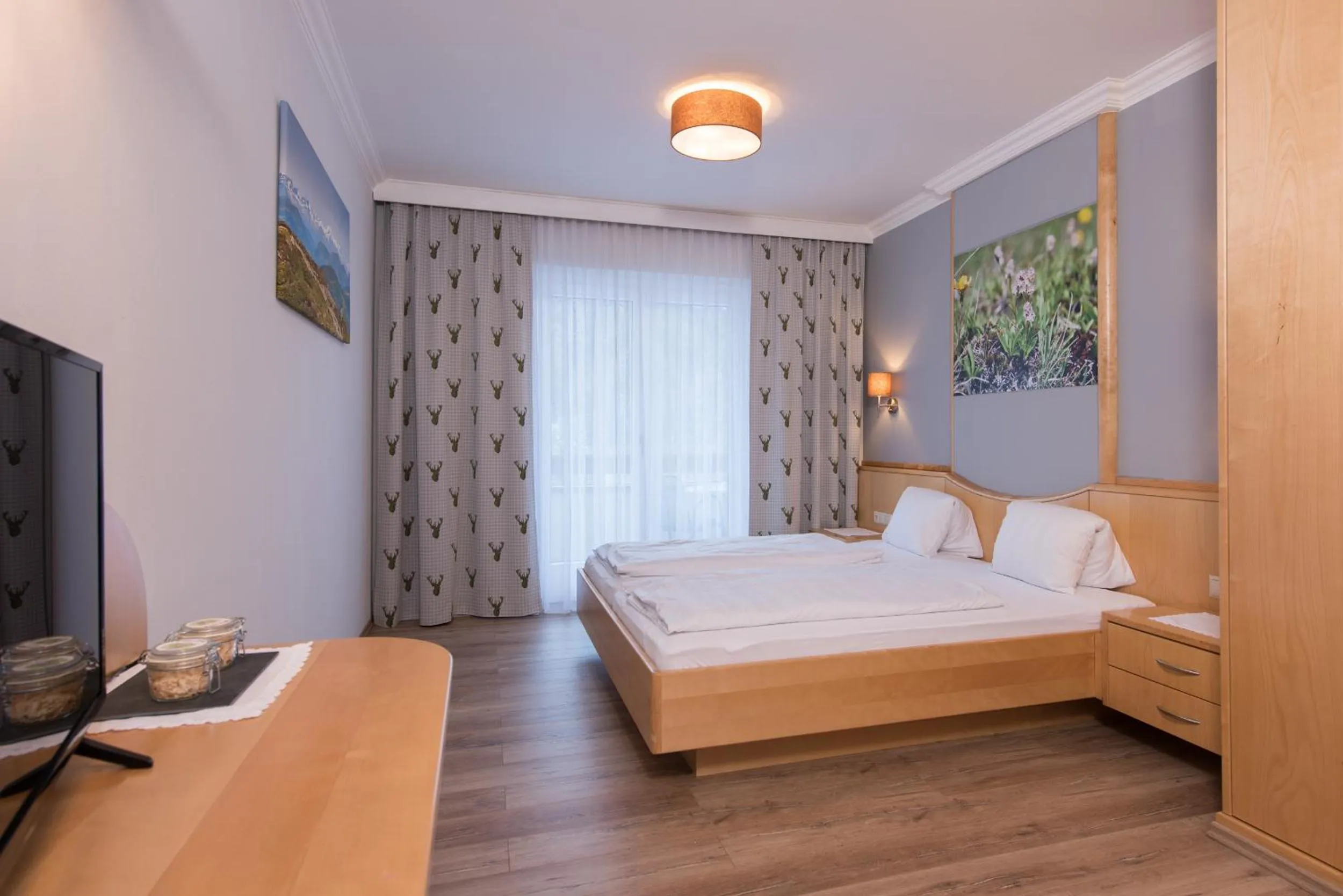 Bathroom, Bed in Genusshotel Almrausch