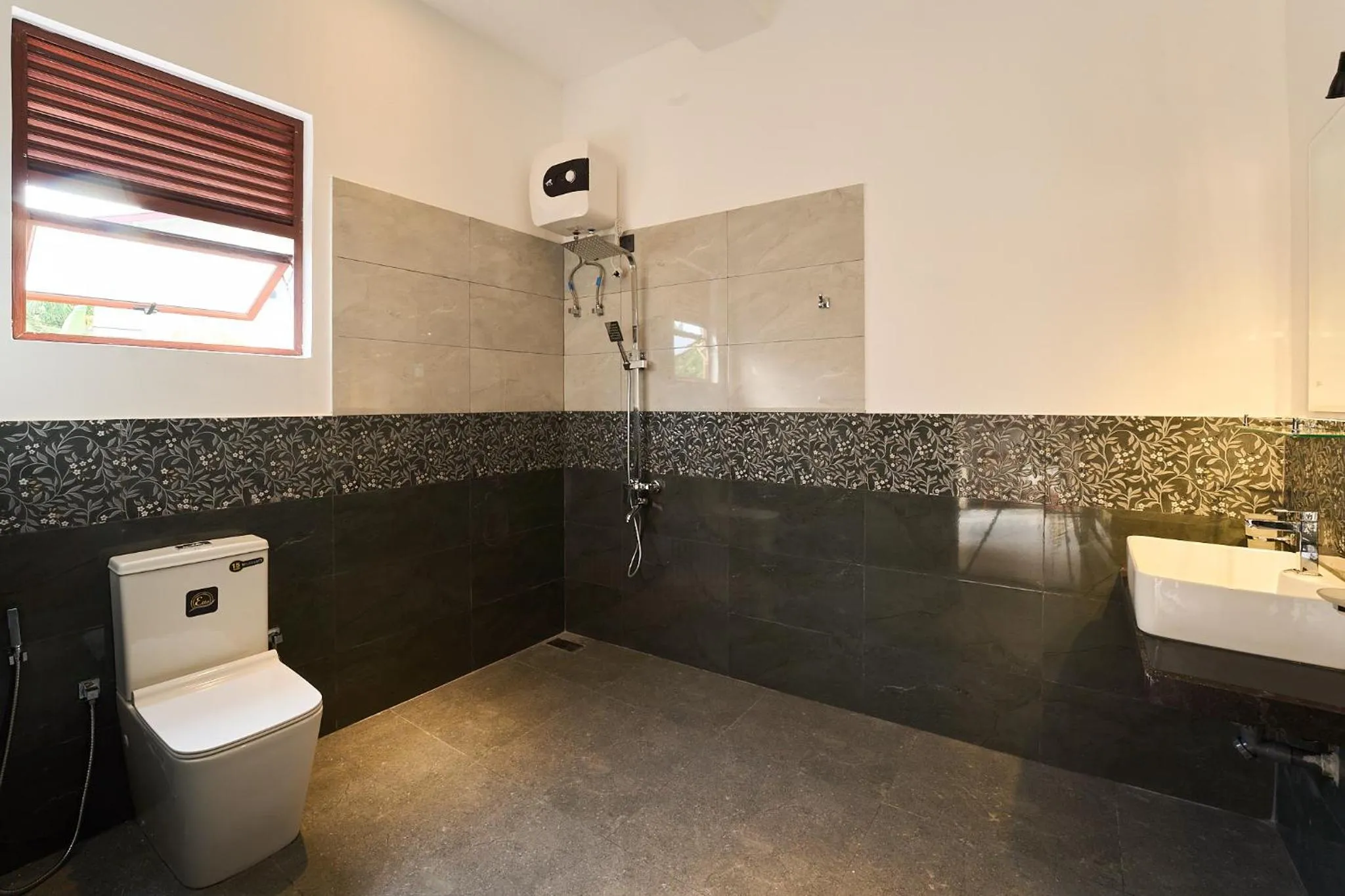 Shower in The CatiPe Lodge
