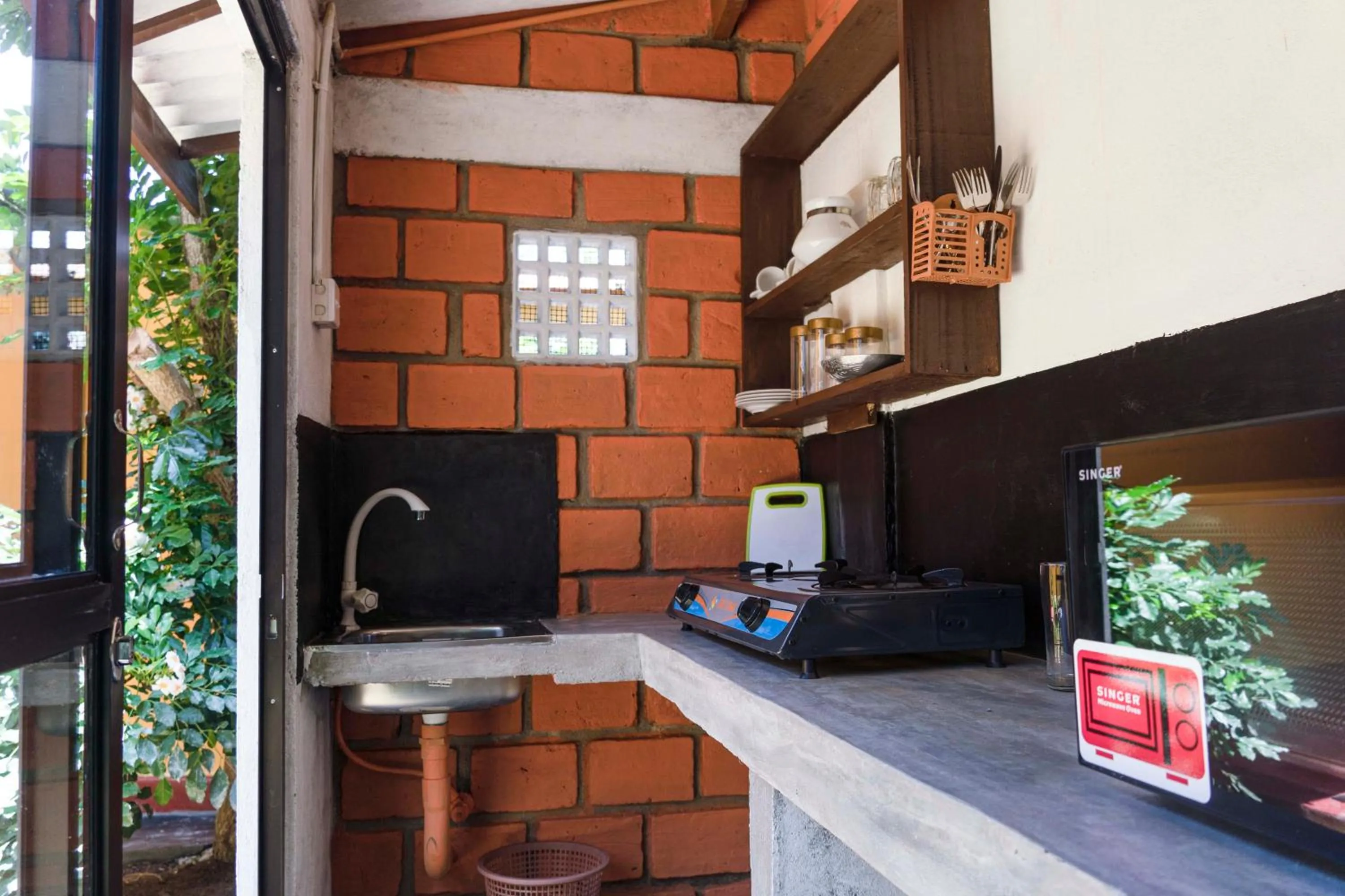 Kitchen or kitchenette in The CatiPe Lodge