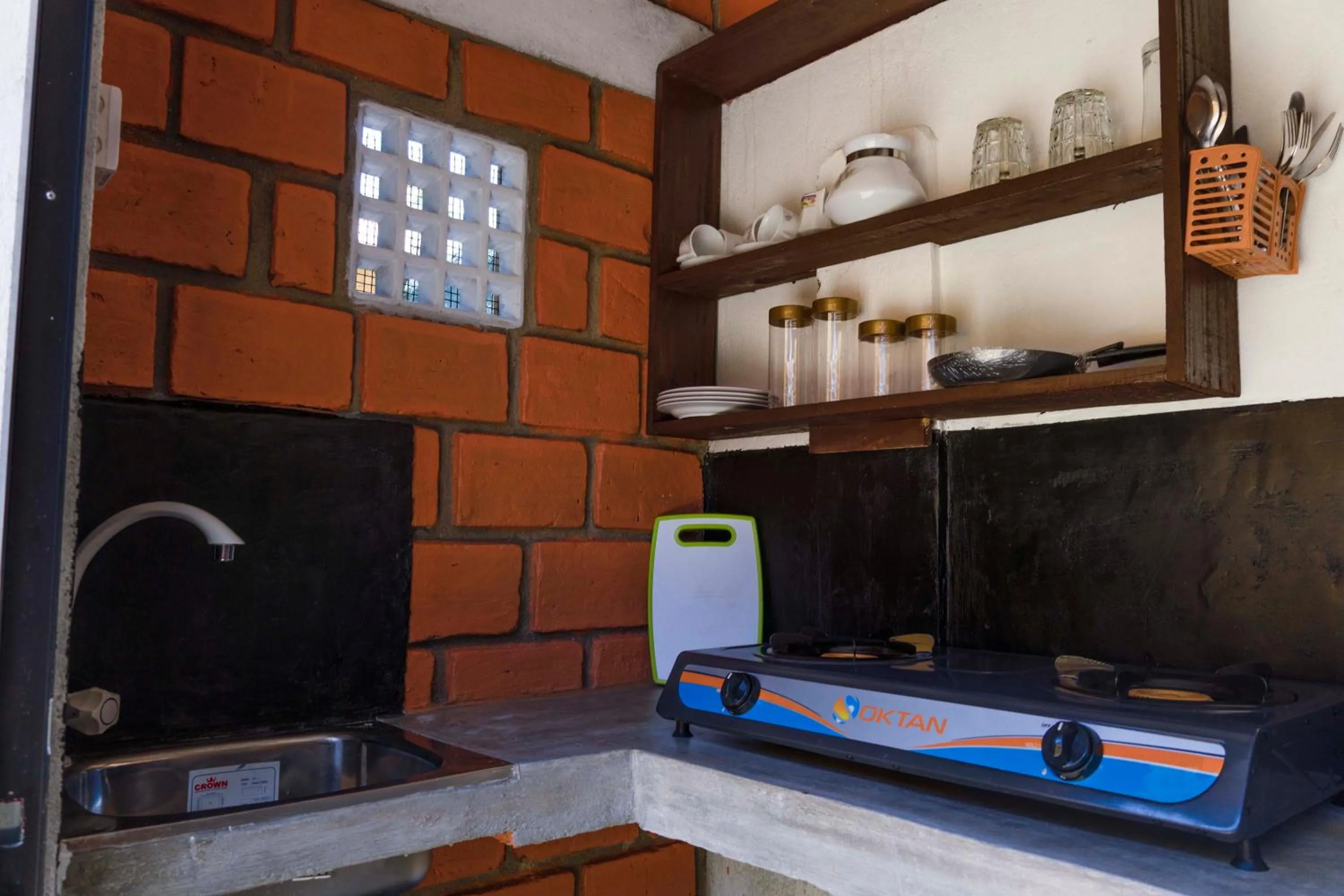 Kitchen or kitchenette in The CatiPe Lodge