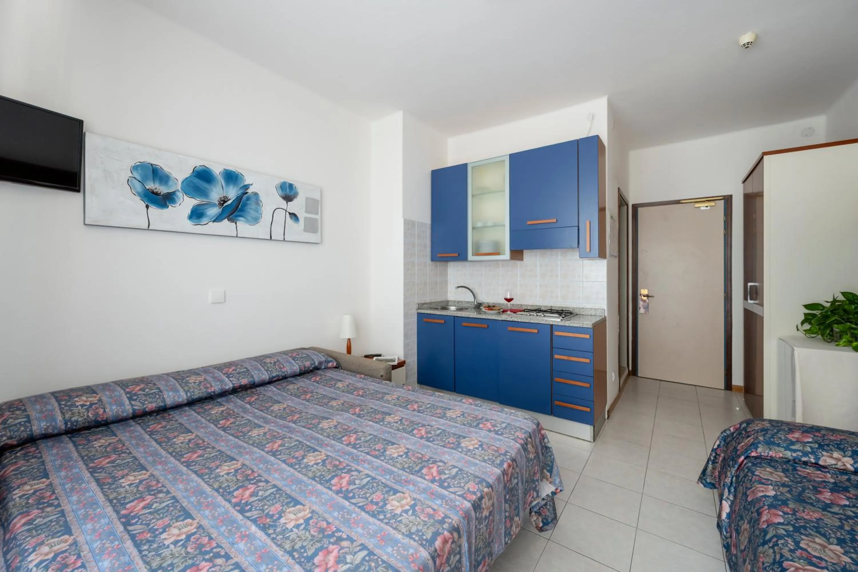 Kitchen or kitchenette, Bed in Aparthotel Pineda