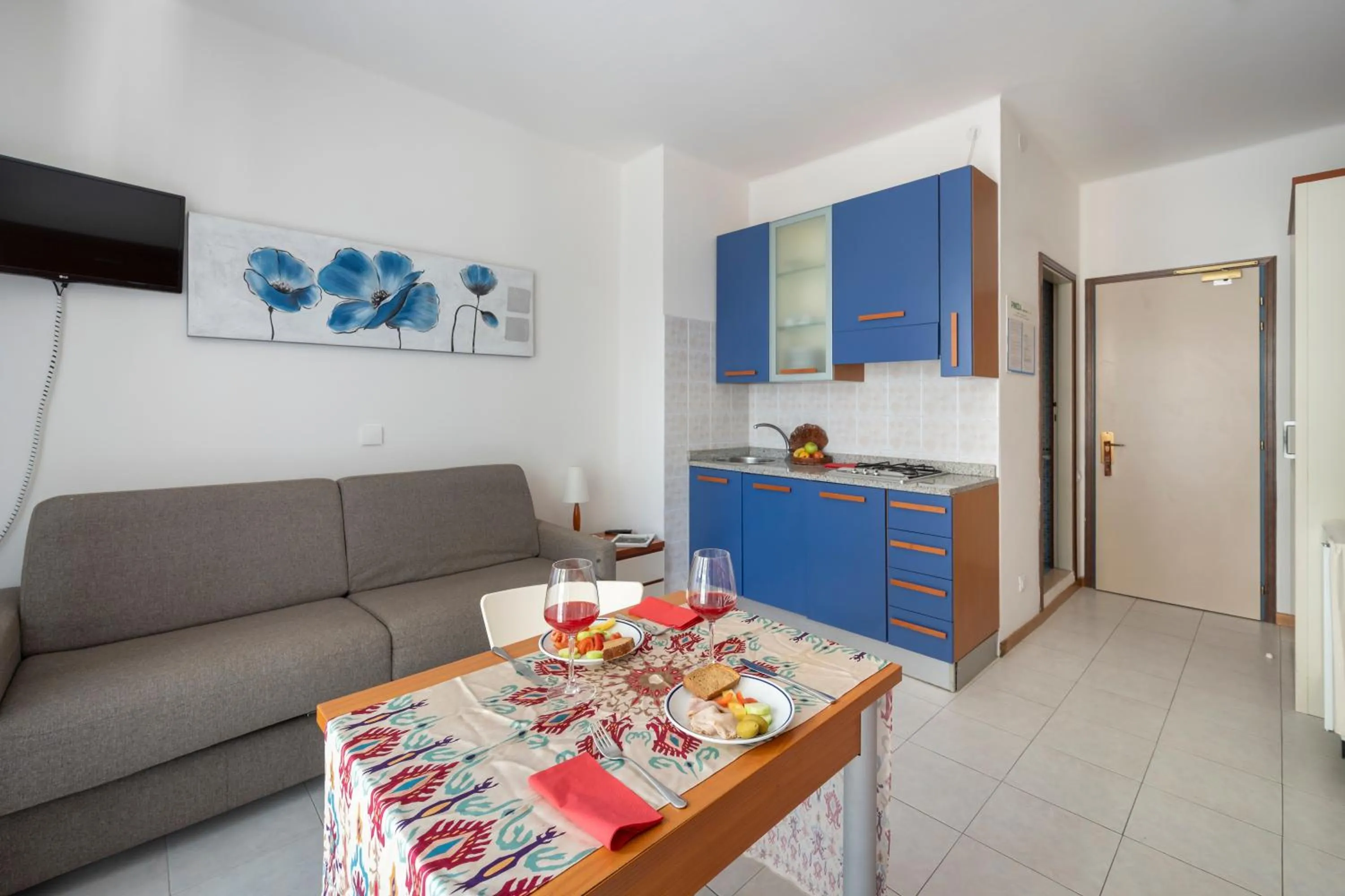 Kitchen or kitchenette in Aparthotel Pineda