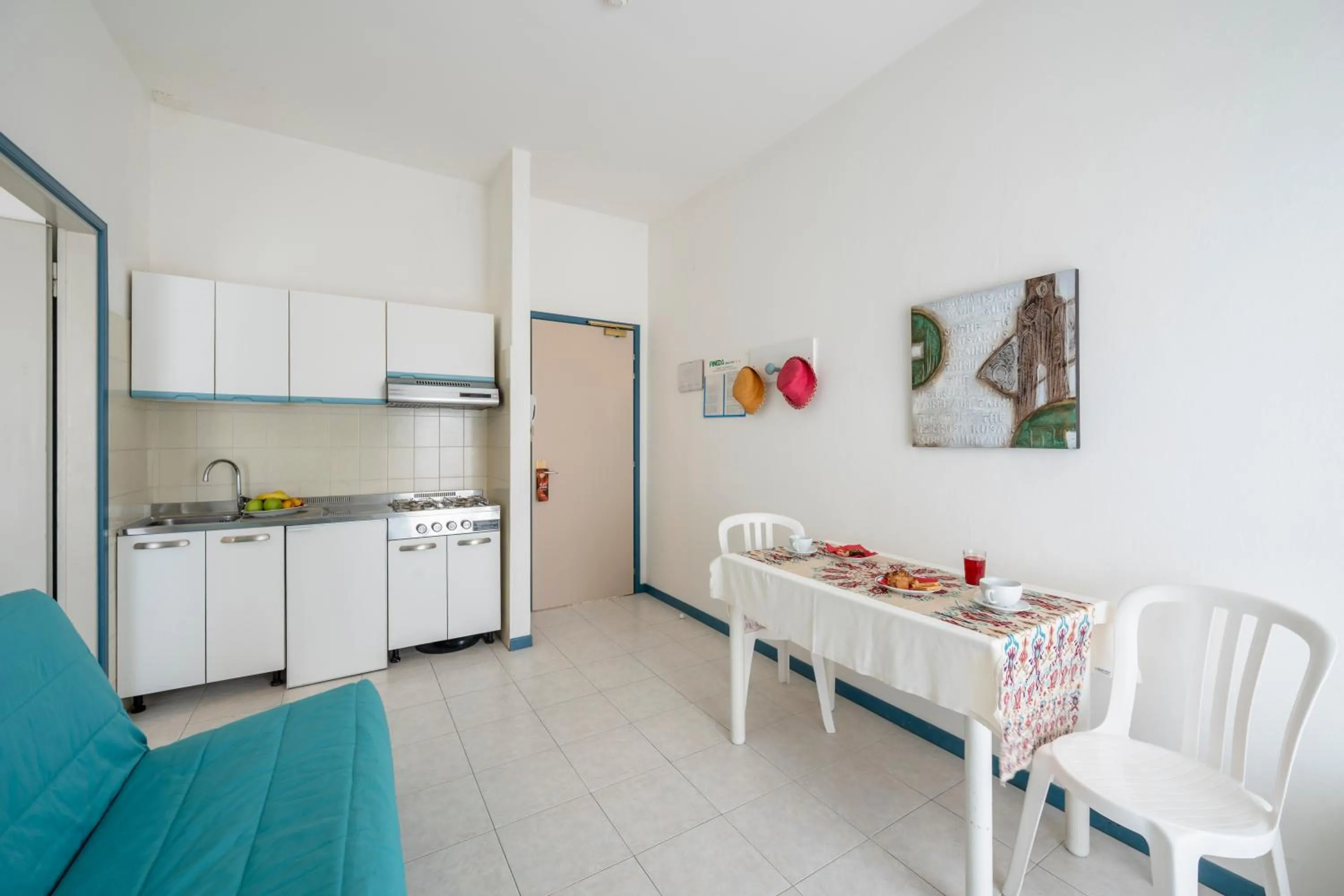 Kitchen or kitchenette in Aparthotel Pineda