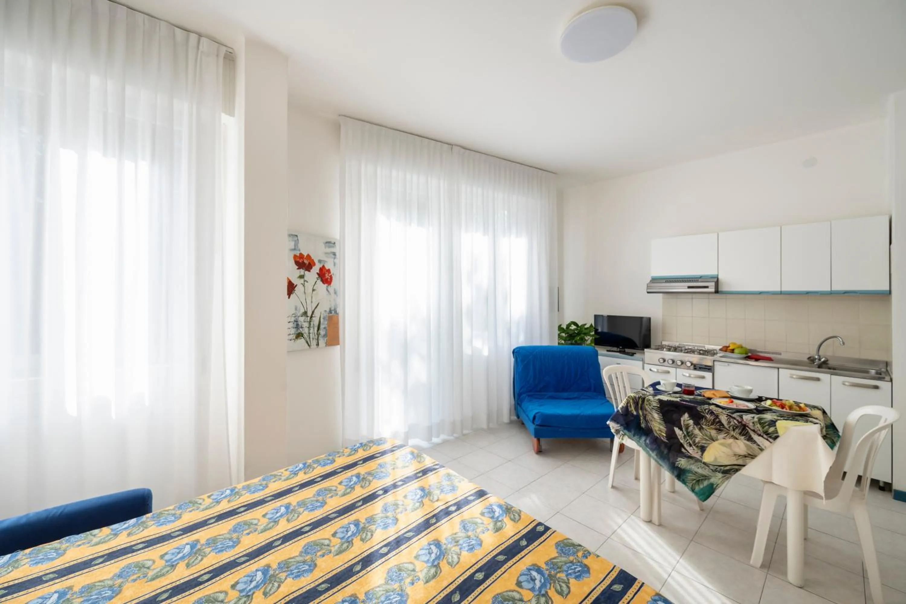 Kitchen or kitchenette in Aparthotel Pineda